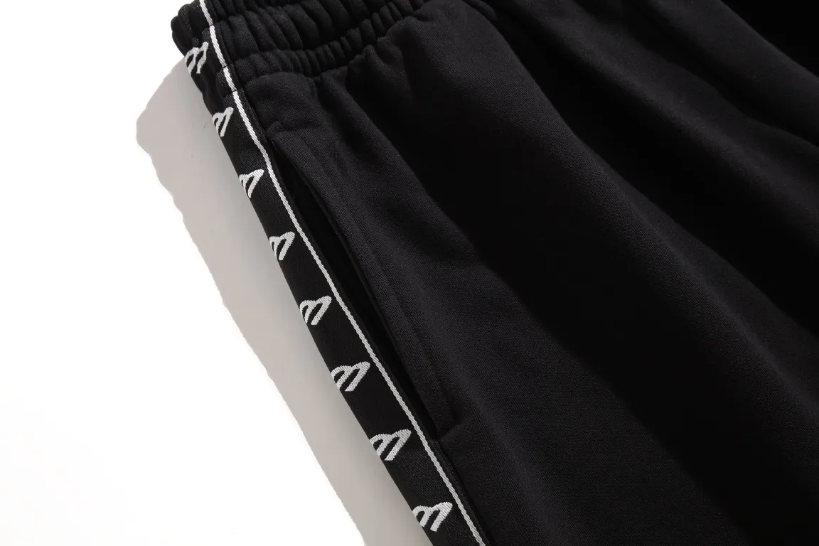 3B Embroidered Logo Tape Sweat Shorts D19521294 — view 12