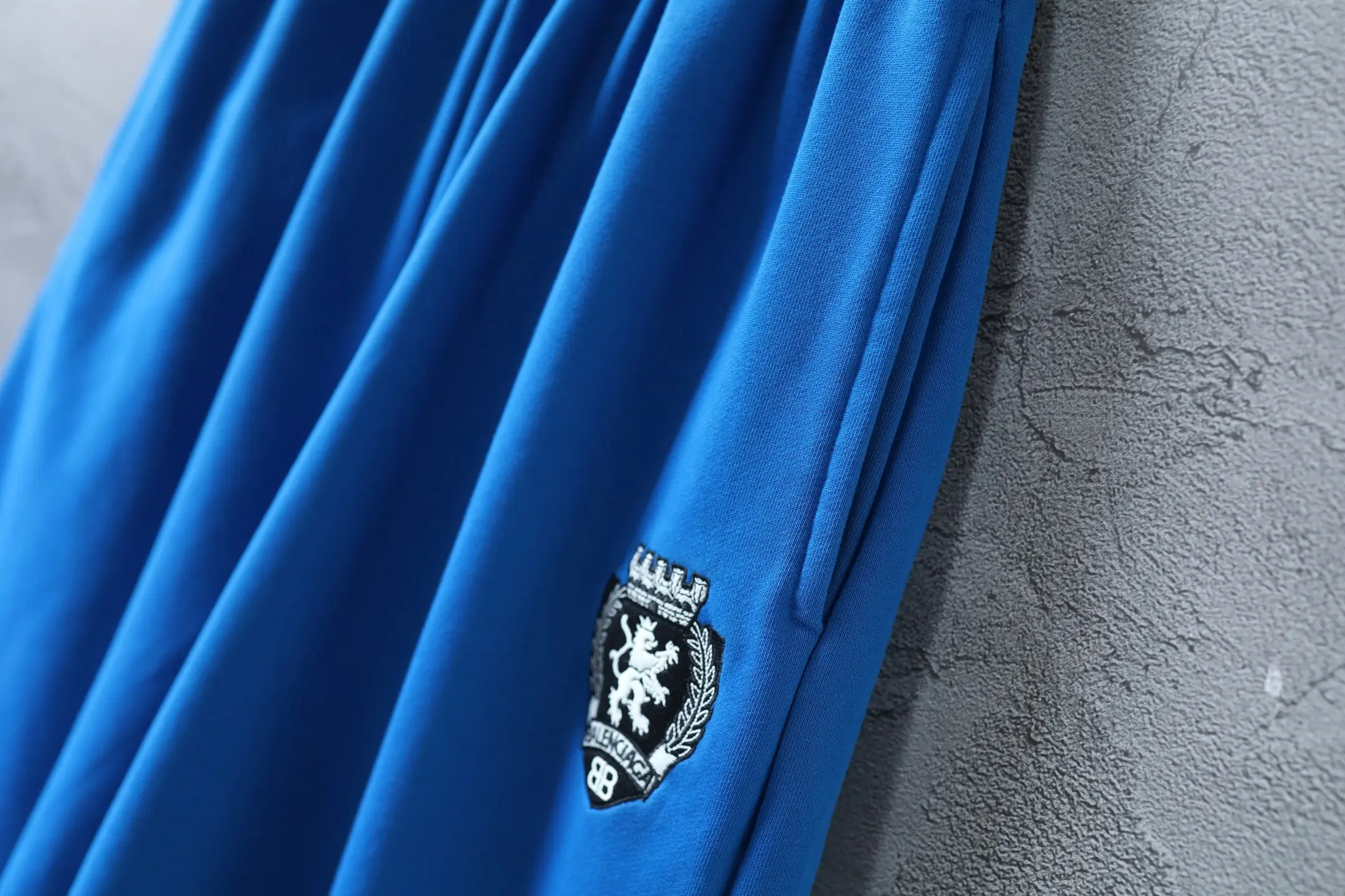 Embroidered Crest Cotton-Jersey Shorts D19921285 — view 12
