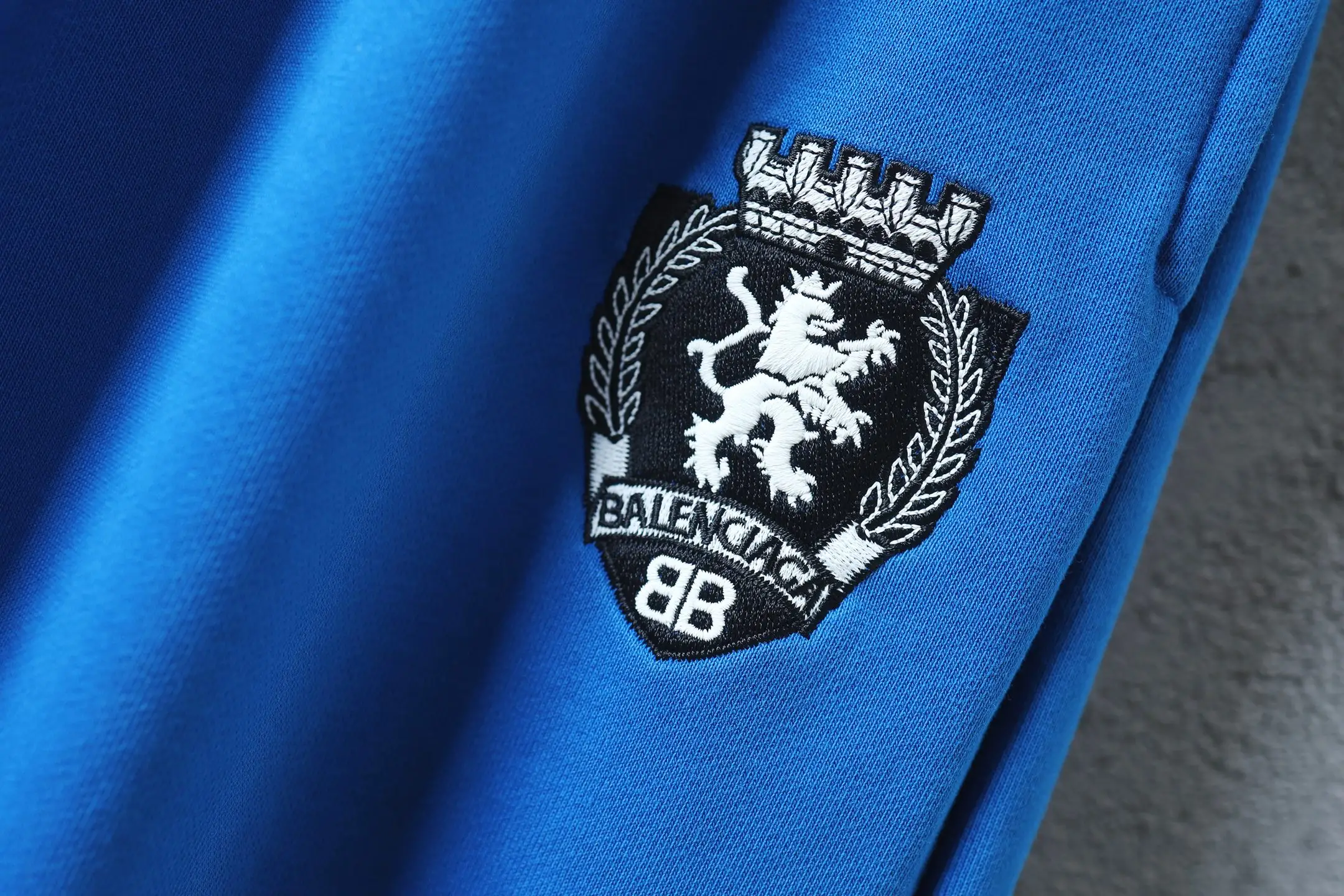 Embroidered Crest Cotton-Jersey Shorts D19921285 — view 13