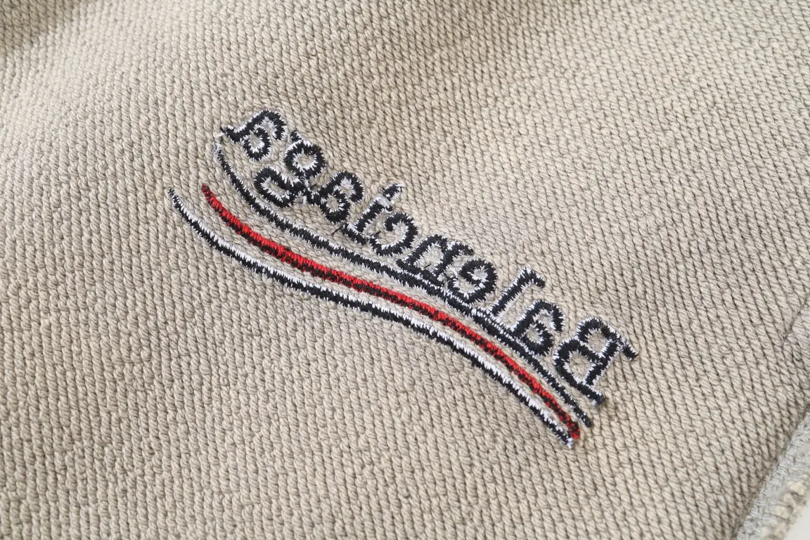 Logo Embroidered Raw-Edge Sweat Shorts D22521316 — view 12