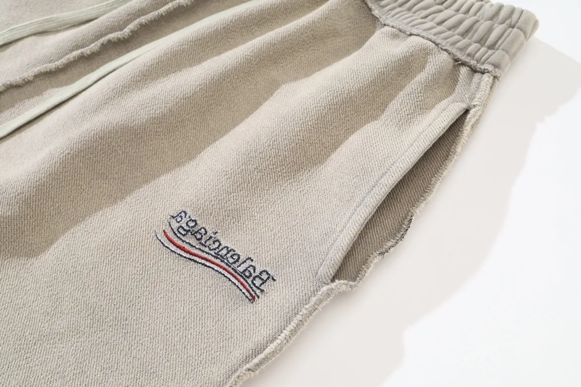 Logo Embroidered Raw-Edge Sweat Shorts D22521316 — view 14