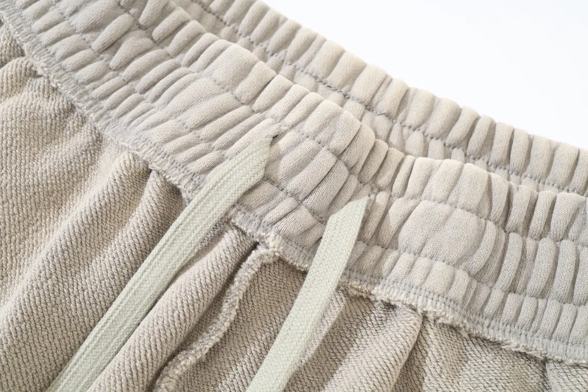 Logo Embroidered Raw-Edge Sweat Shorts D22521316 — view 16