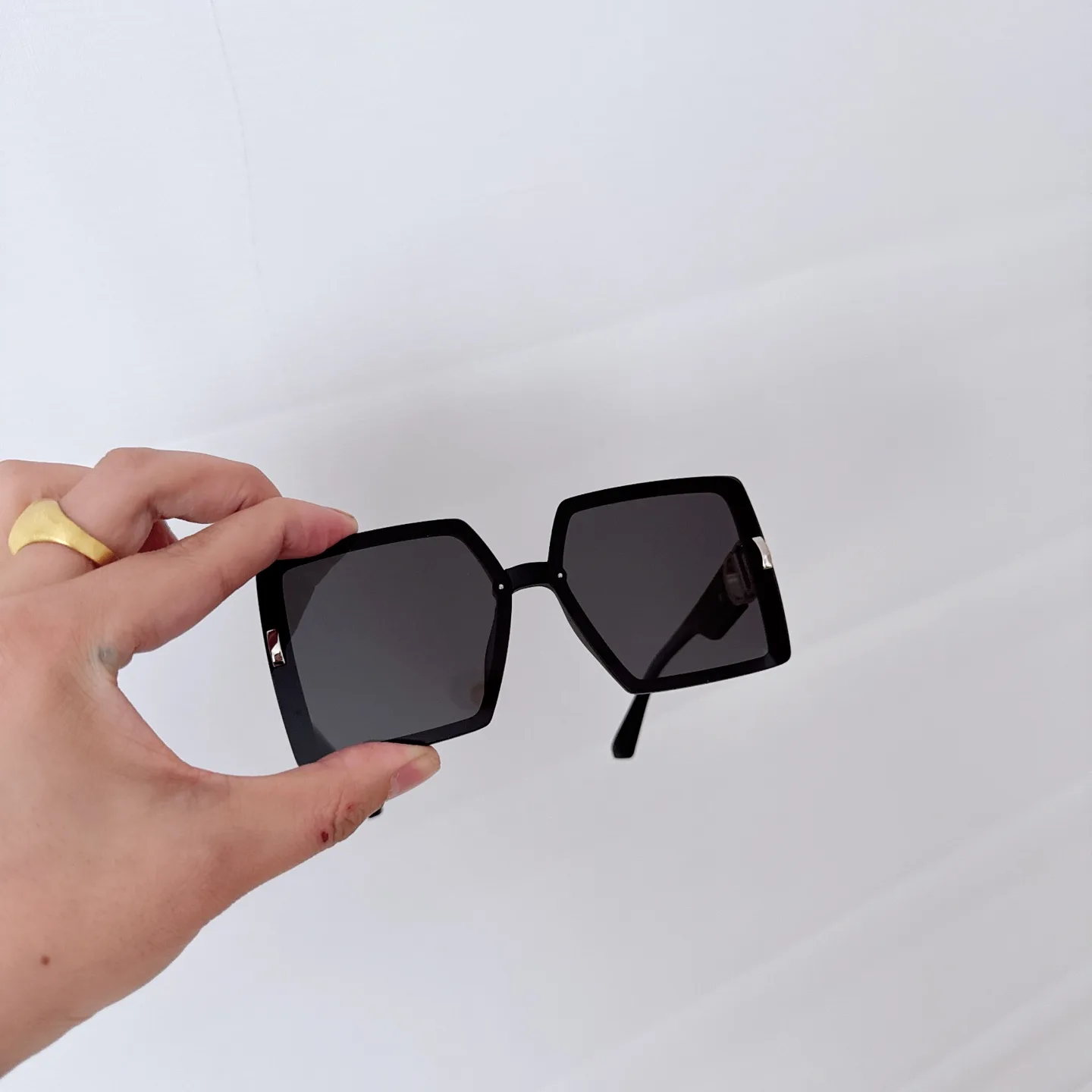 Dior Logo Detail Sunglasses D20018579 — view 4