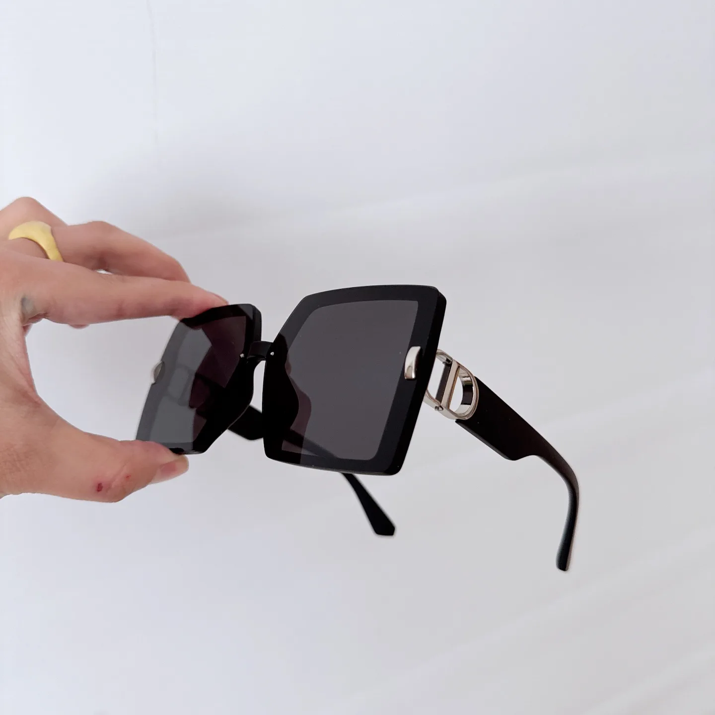 Dior Logo Detail Sunglasses D20018579 — view 6