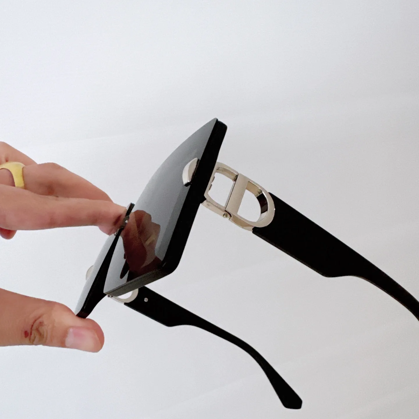 Dior Logo Detail Sunglasses D20018579 — view 7