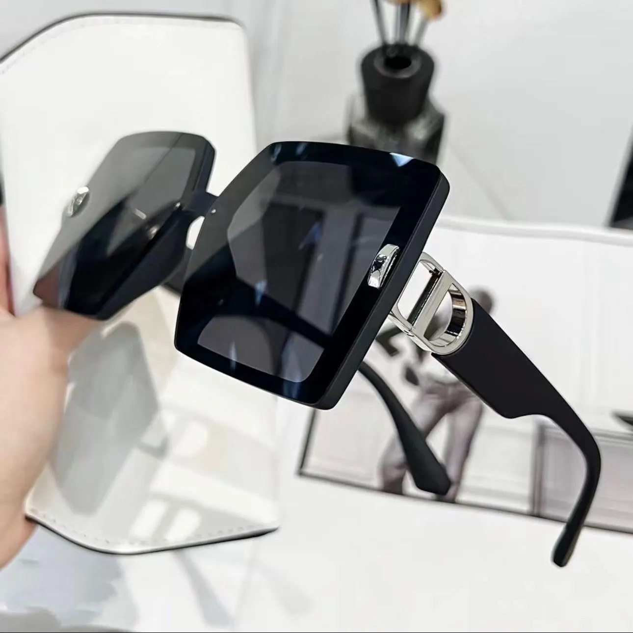 Dior Logo Detail Sunglasses D20018579 — view 9
