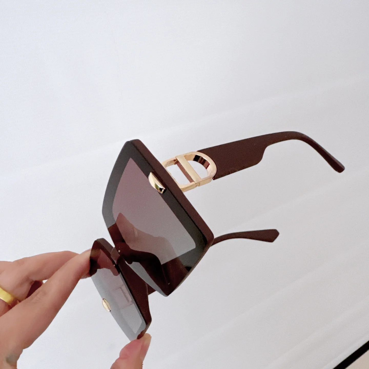Dior Logo Detail Sunglasses D20018580 — view 3