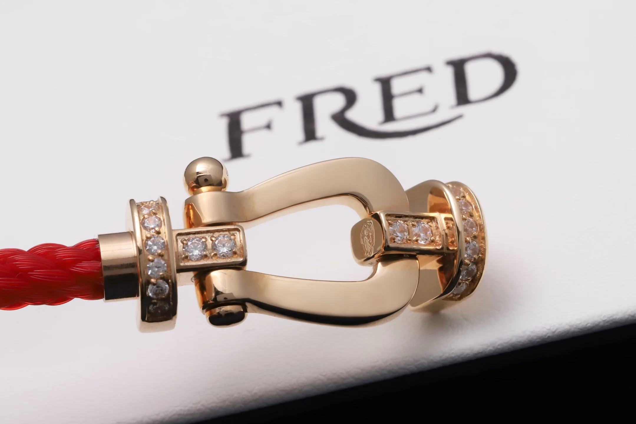 Force 10 Horseshoe Red Cord Bracelet D22017119 — view 3