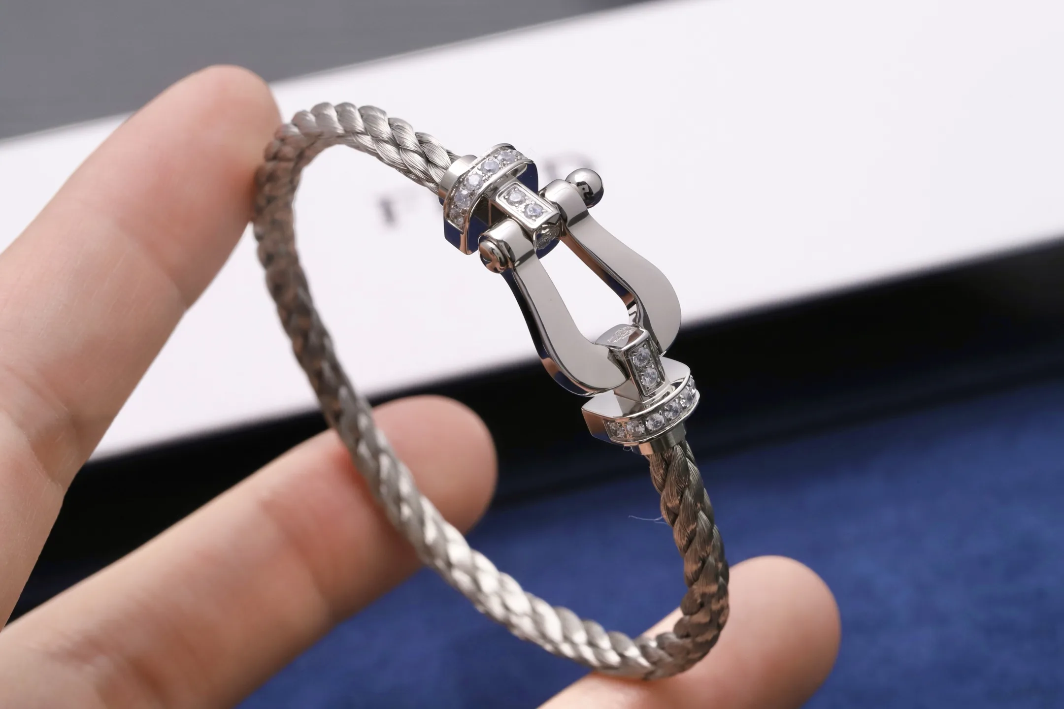 Force 10 Horseshoe Cable Bracelet with Pavé Crystals D24017124 — view 4
