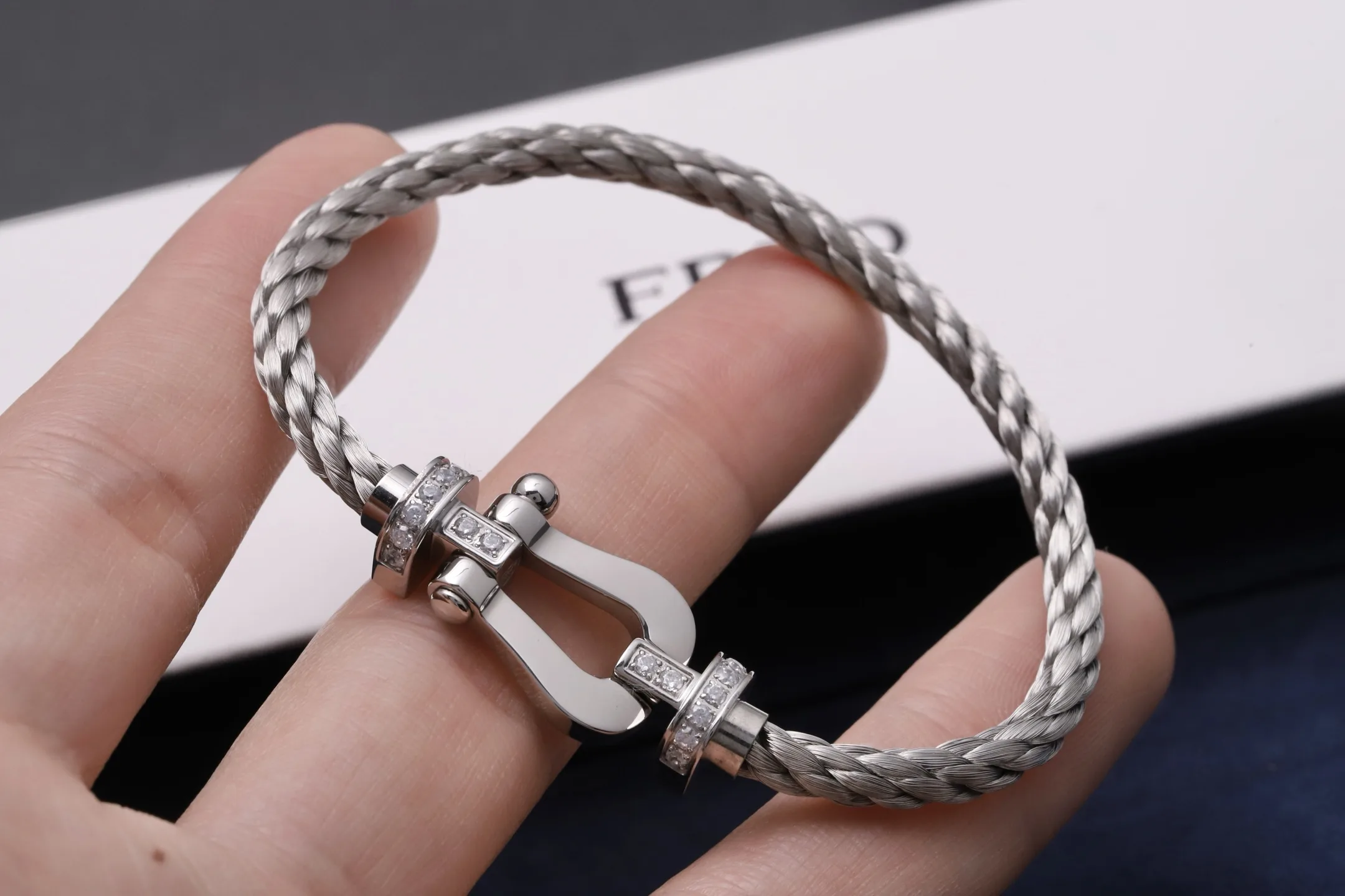 Force 10 Horseshoe Cable Bracelet with Pavé Crystals D24017124 — view 5