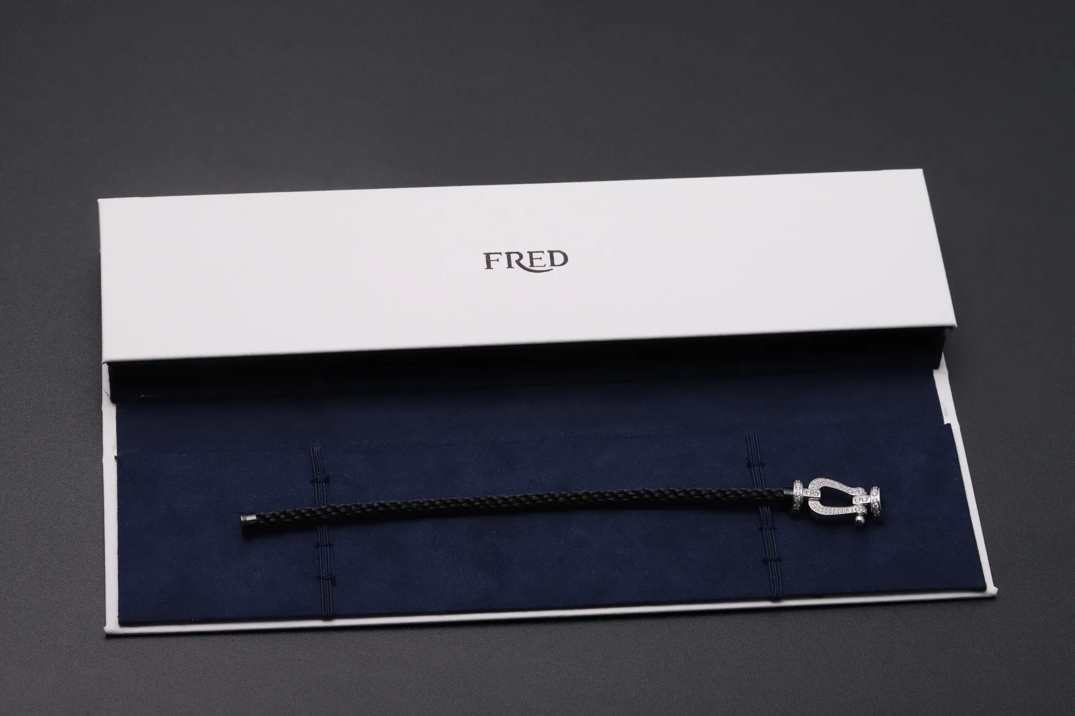 Large Horseshoe Buckle Braided Rope Bracelet D22017116 — view 2