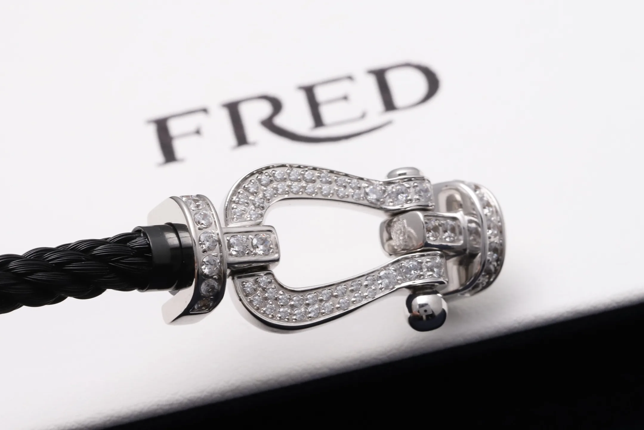 Large Horseshoe Buckle Braided Rope Bracelet D22017116 — view 3
