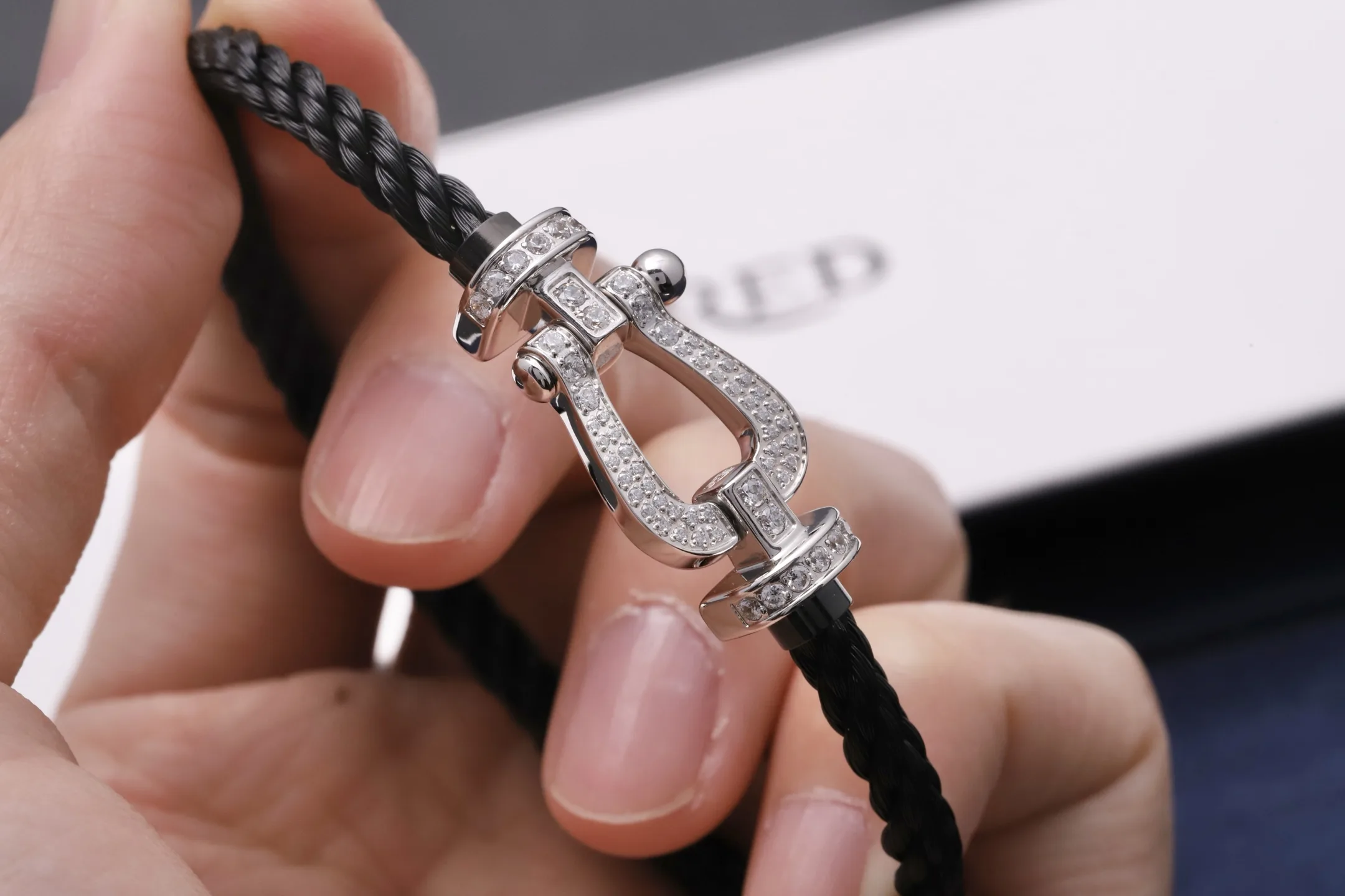 Large Horseshoe Buckle Braided Rope Bracelet D22017116 — view 5