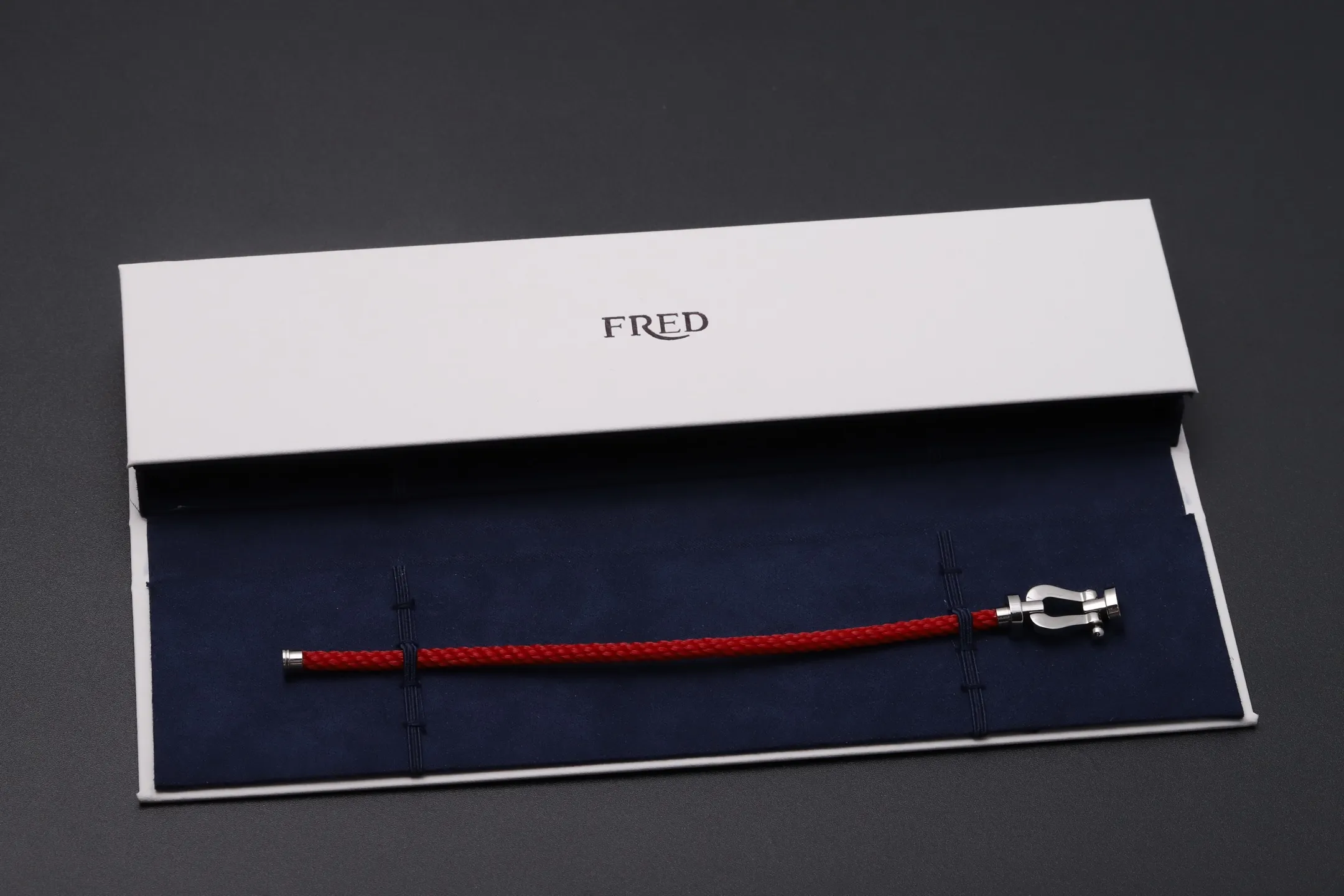 Force 10 Horseshoe Red Rope Bracelet D22017121 — view 2