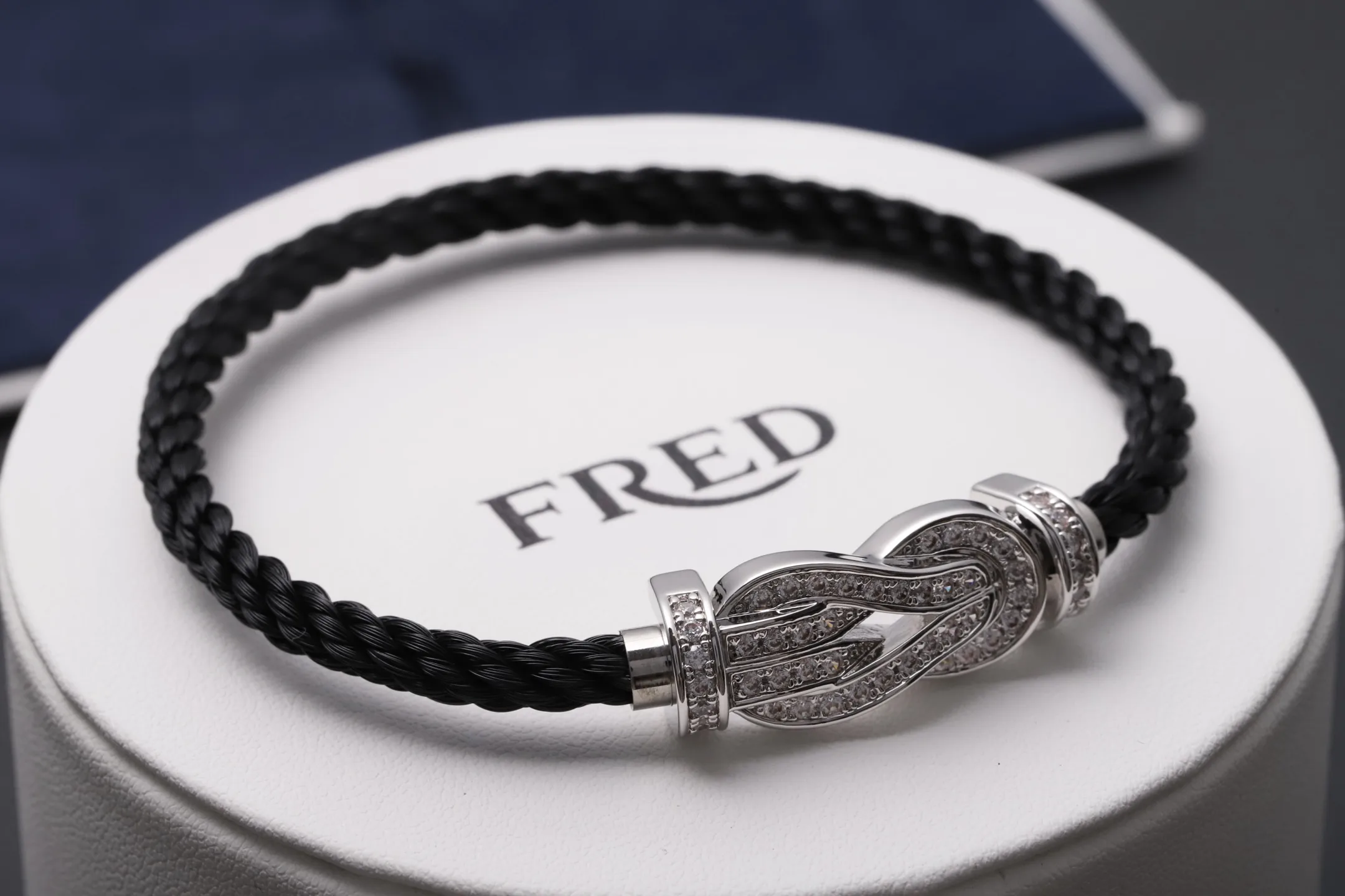 8° Degree Large Pavé Diamond Knot Rope Bracelet D23017112 — view 4
