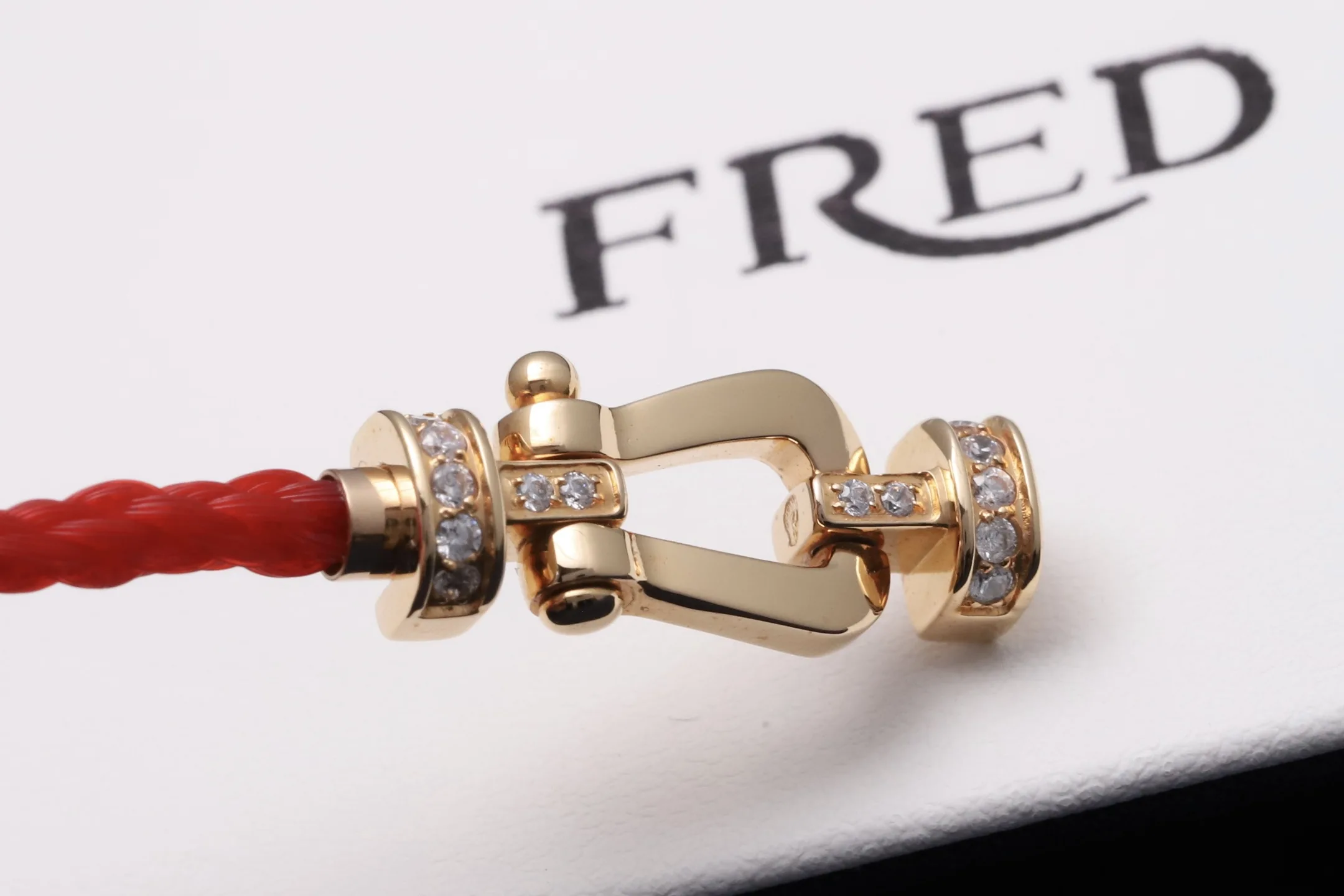 Force 10 Horseshoe Red Cord Bracelet D20017113 — view 3