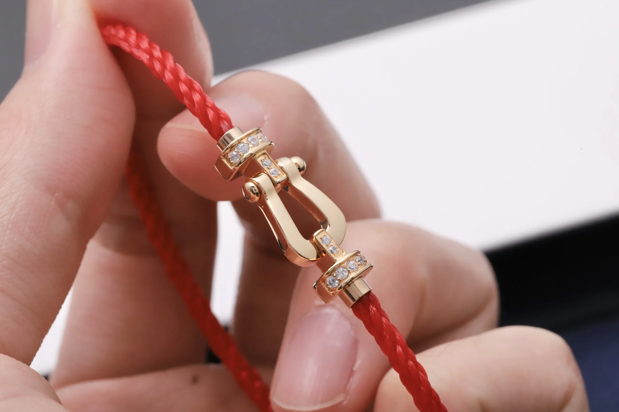 Force 10 Horseshoe Red Cord Bracelet D20017113 — view 5