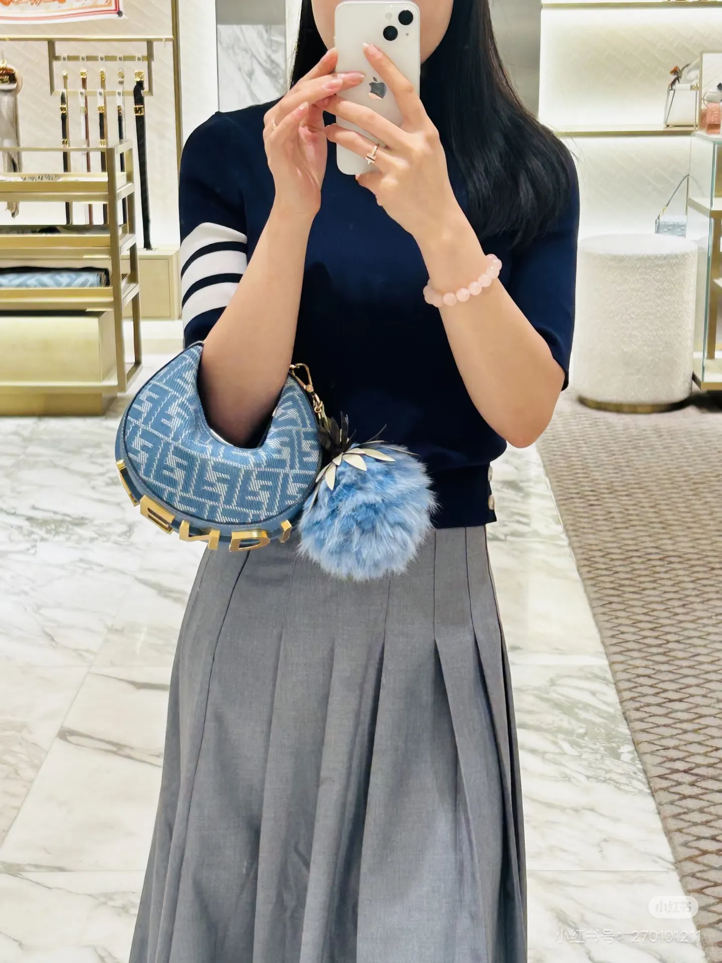 Fendi Croissant Shoulder Bag D32018223 — view 4