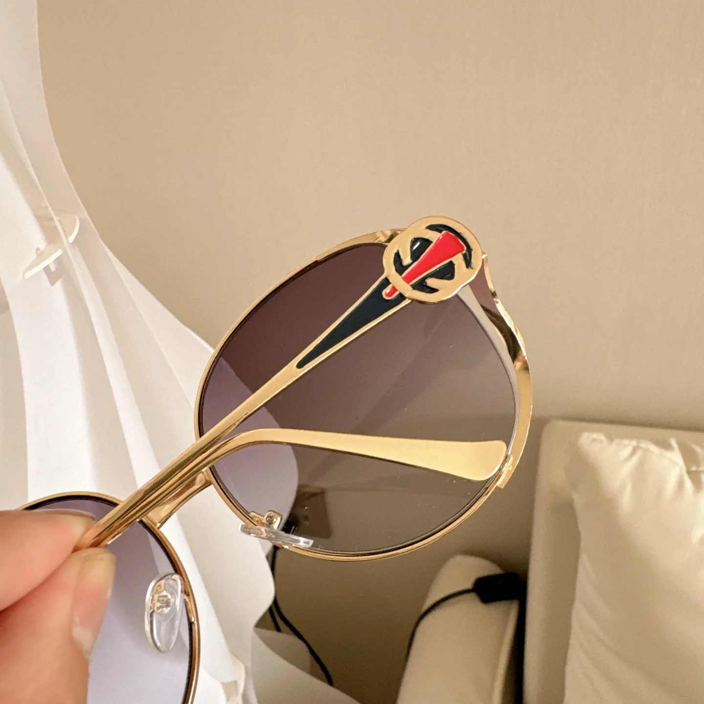 Gucci Oversized Round-Frame Sunglasses D20018518 — view 3