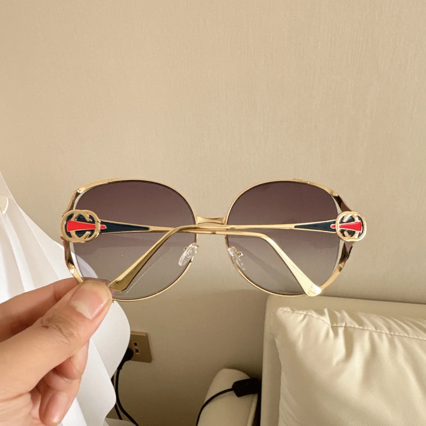 Gucci Oversized Round-Frame Sunglasses D20018518 — view 4