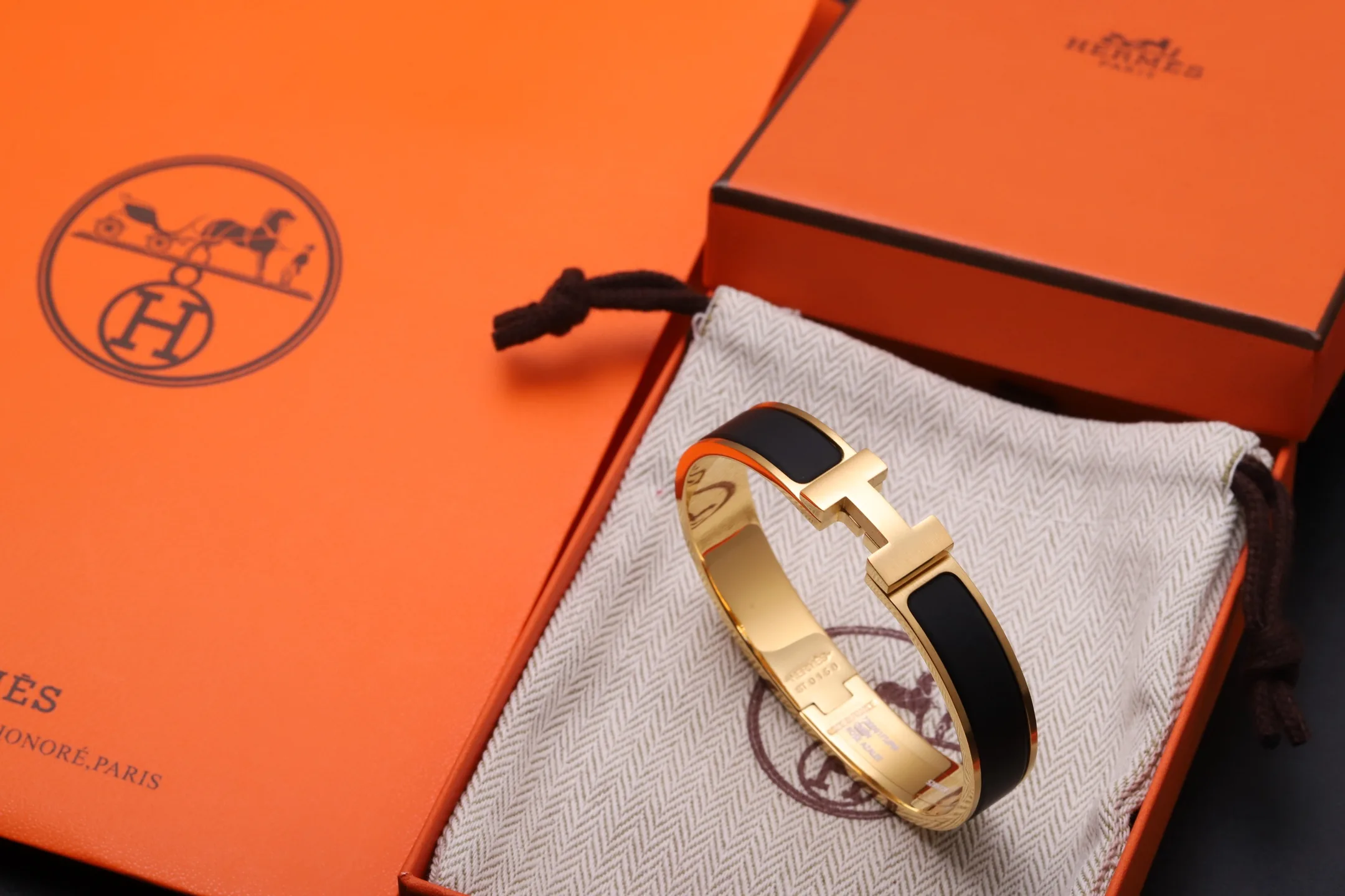 Clic HH Matte Enamel Bangle D17017053 — view 7