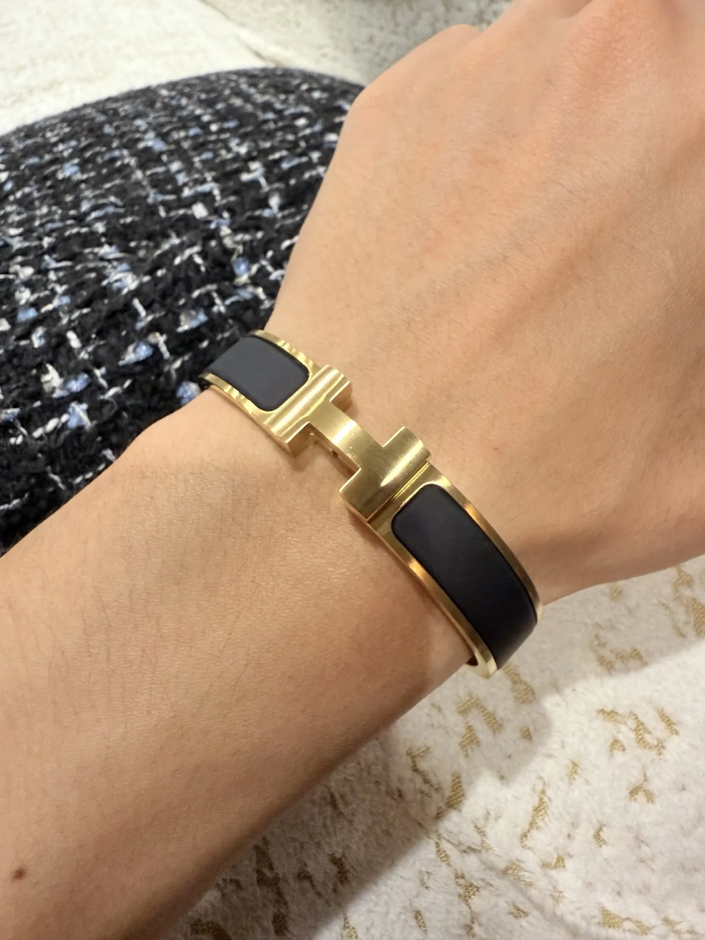 Clic HH Matte Enamel Bangle D17017053 — view 8