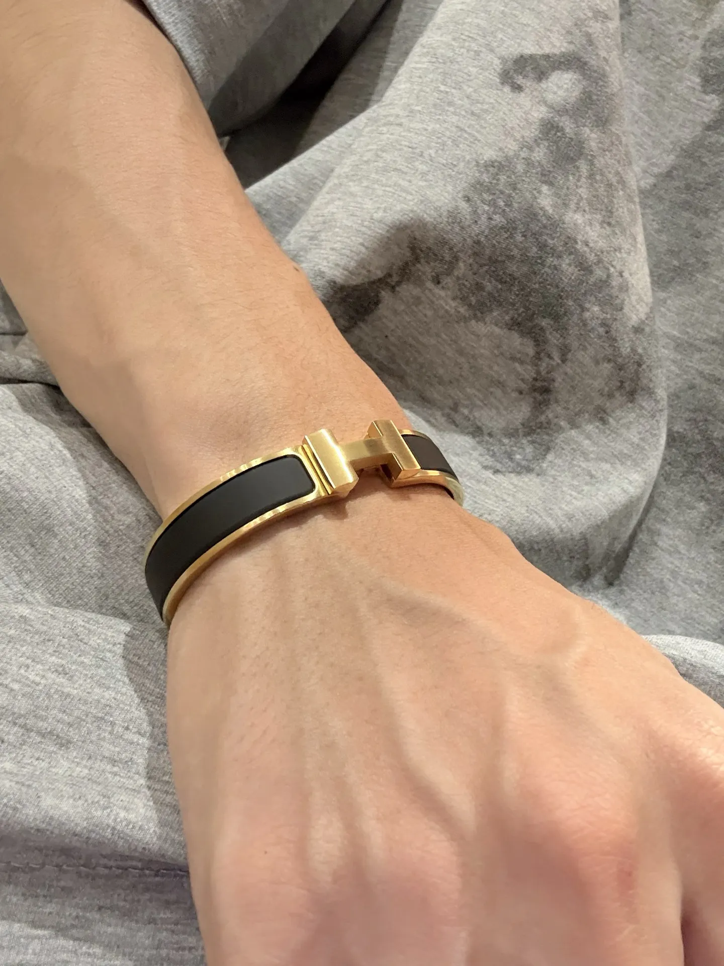 Clic HH Matte Enamel Bangle D17017053 — view 9
