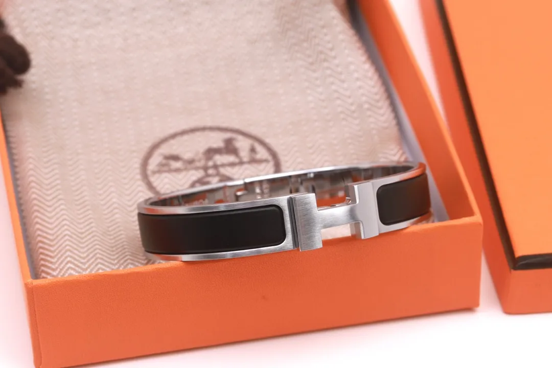 Clic HH Matte Enamel Bangle D17017552 — view 6