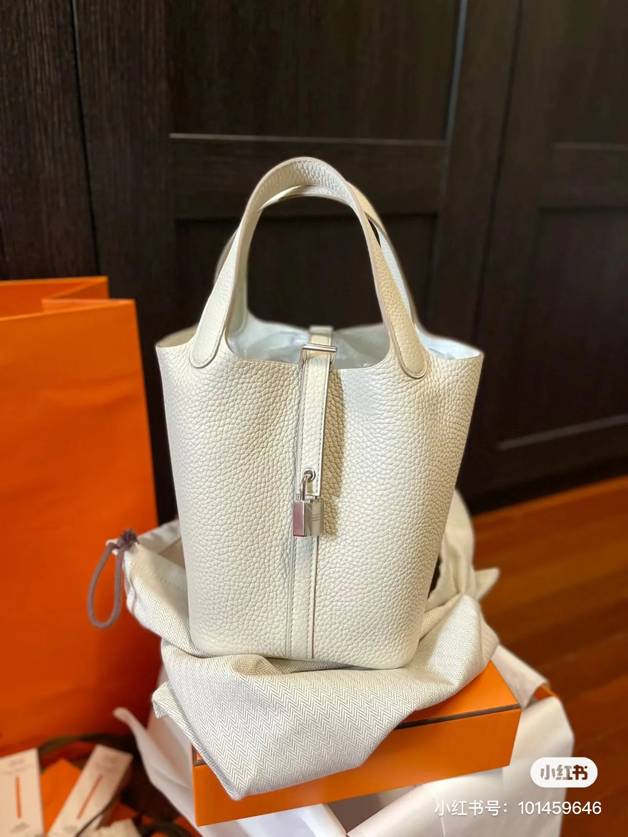 Picotin Lock 18 Grained Leather Bag D38518273 — view 6