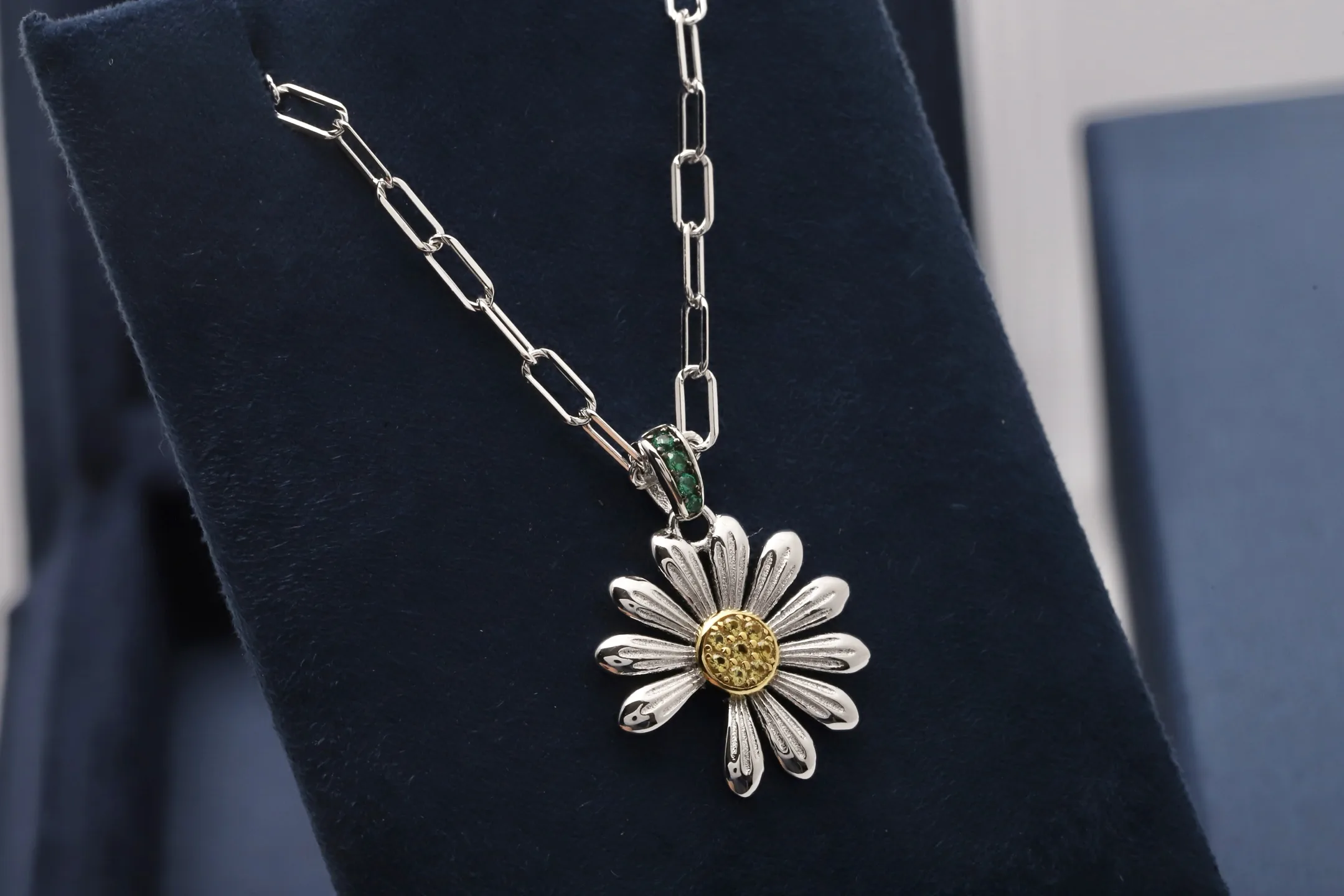 Jacob & Co. x Peaceminusone Daisy Pendant Necklace D27517027 — view 3