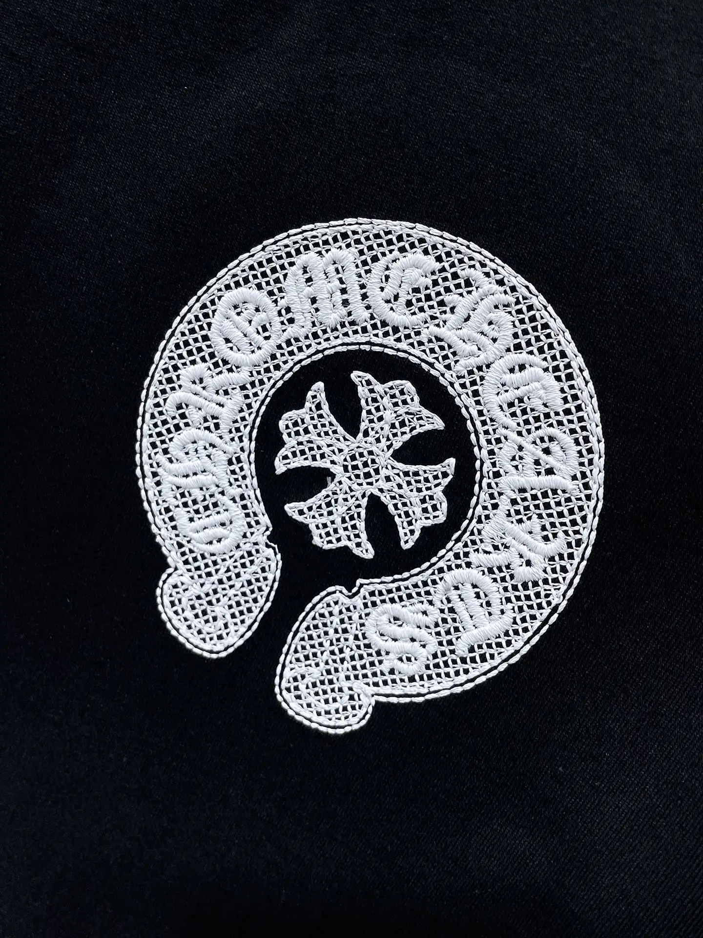 Embroidered Horseshoe Logo Cotton T-Shirt D11011648 — view 5