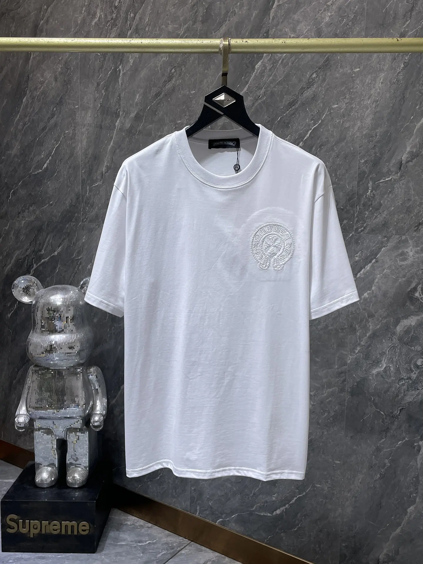Embroidered Horseshoe Cross T-Shirt D11511644 — view 2