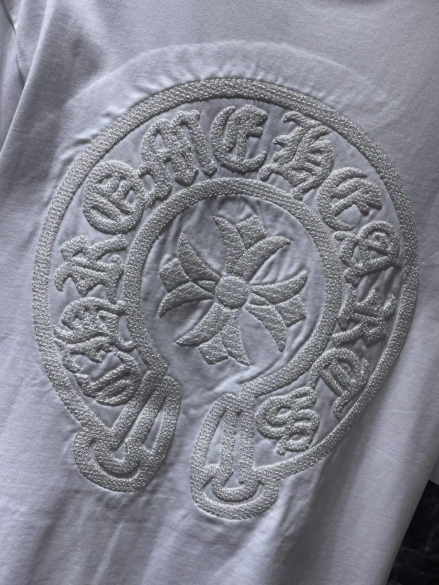 Embroidered Horseshoe Cross T-Shirt D11511644 — view 5