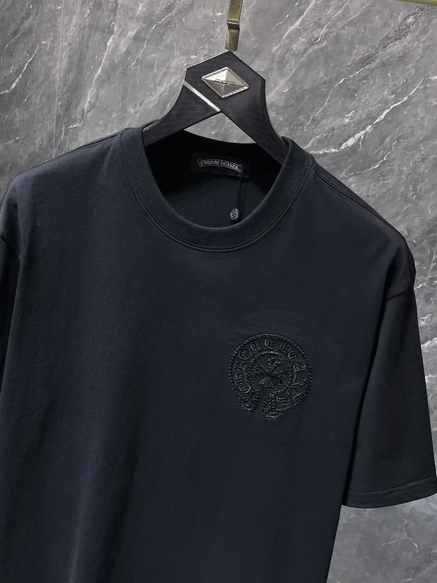Embroidered Horseshoe Cross T-Shirt D11511645 — view 4