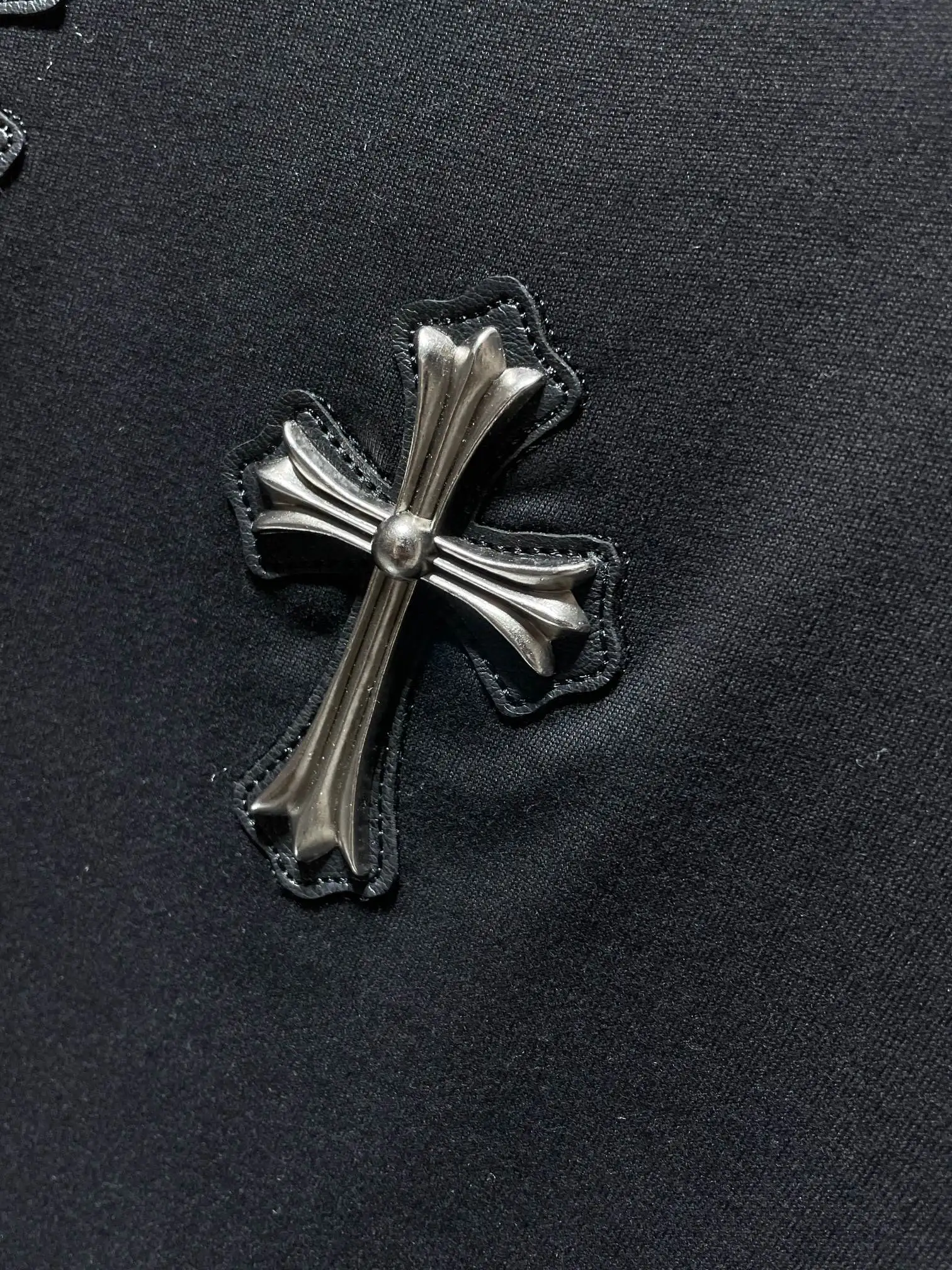 Leather Cross Patch Cotton T-Shirt D11011643 — view 6