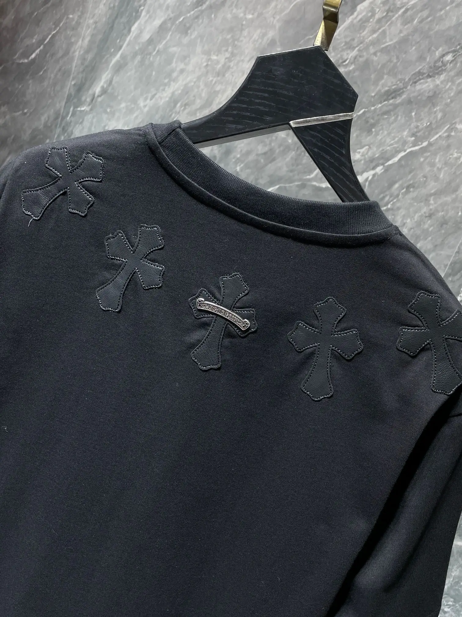 Leather Cross Patch Cotton T-Shirt D6015475 — view 4