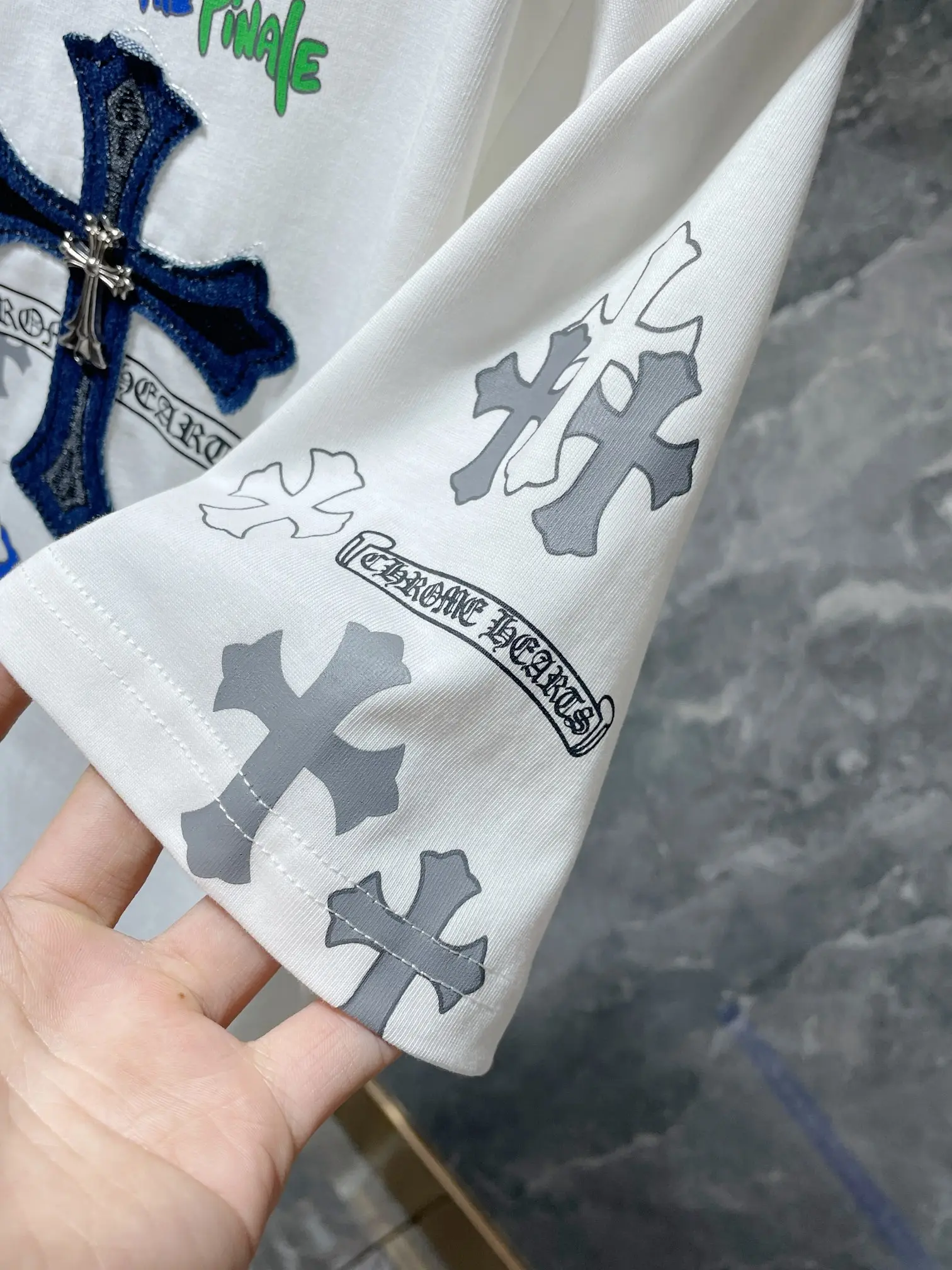 Embellished Cross Patch Cotton T-Shirt D11011634 — view 3