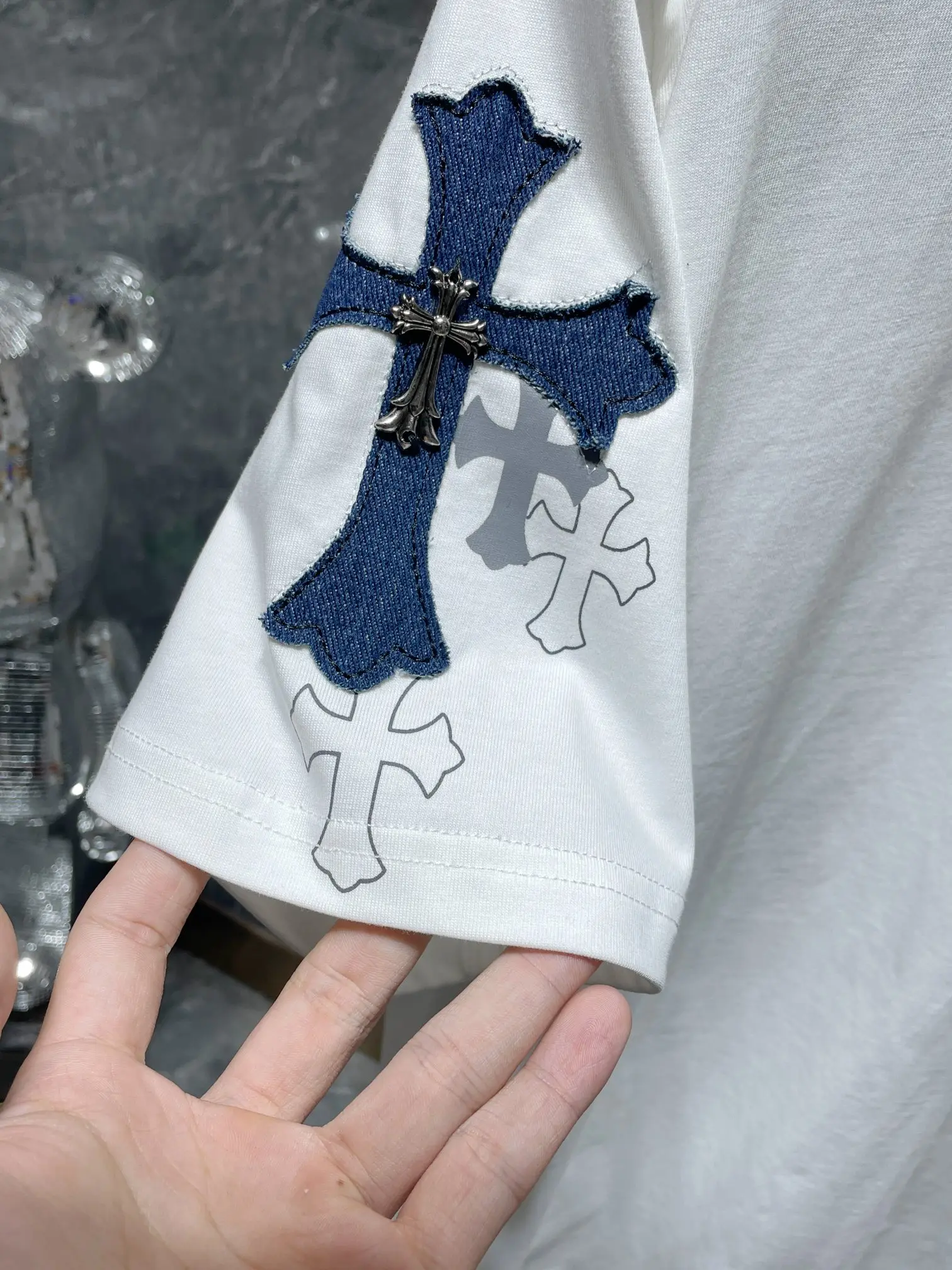 Embellished Cross Patch Cotton T-Shirt D11011634 — view 7