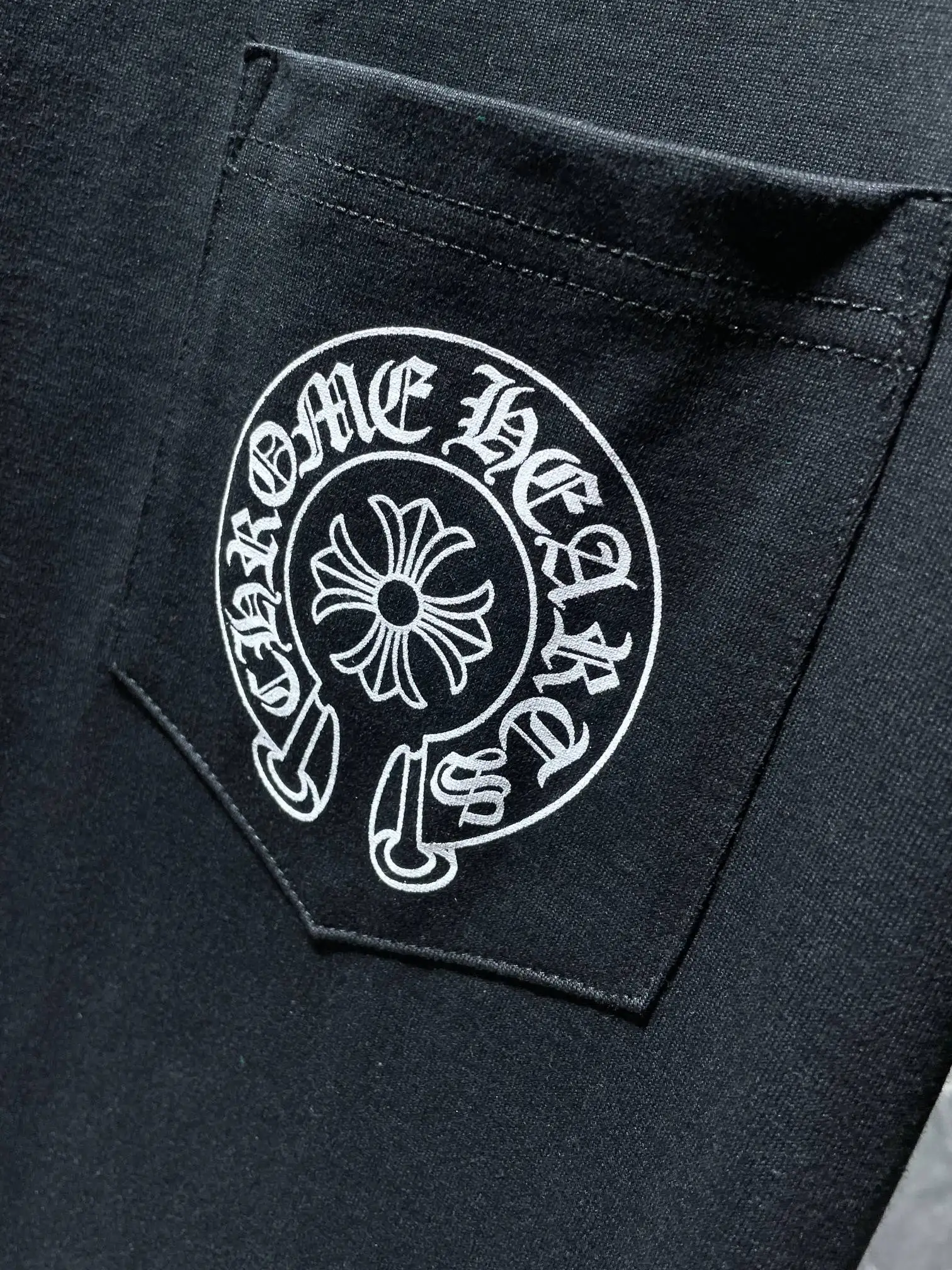 Chrome Hearts Horseshoe Logo Pocket T-Shirt D10511630 — view 3