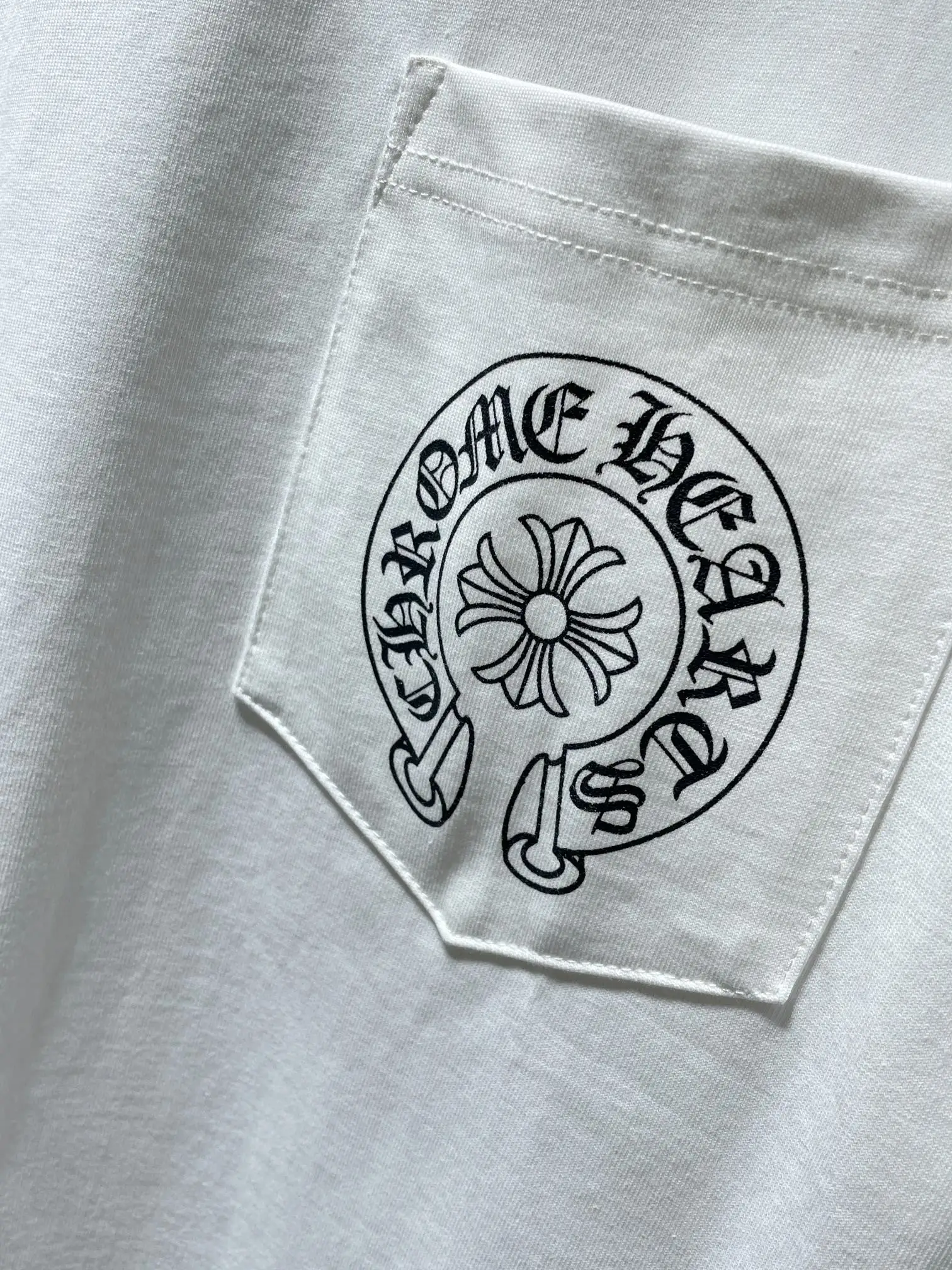 Chrome Hearts Horseshoe Logo Pocket T-Shirt D5515463 — view 2