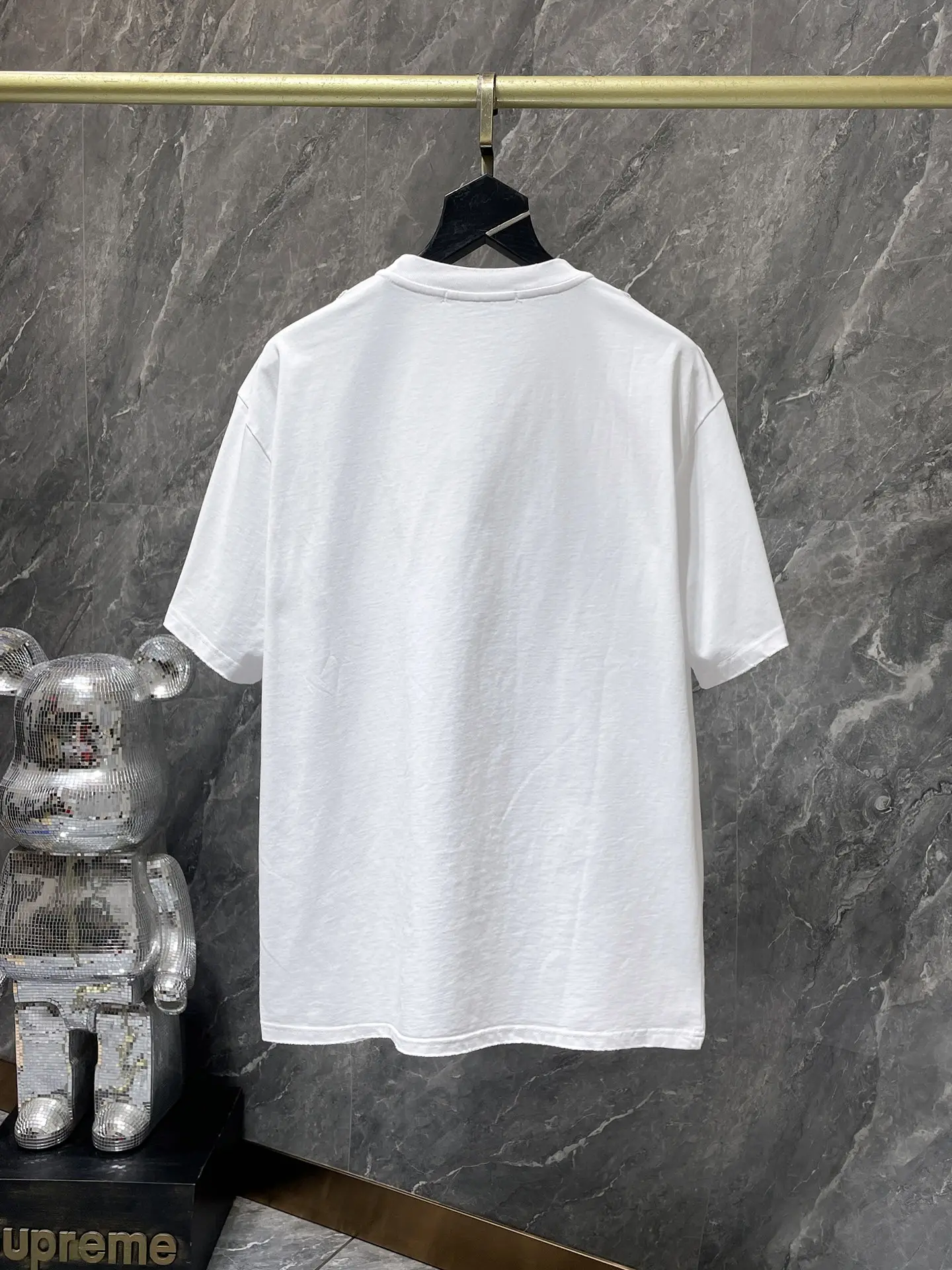 Distressed Cross Hardware T-Shirt D11011623 — view 3
