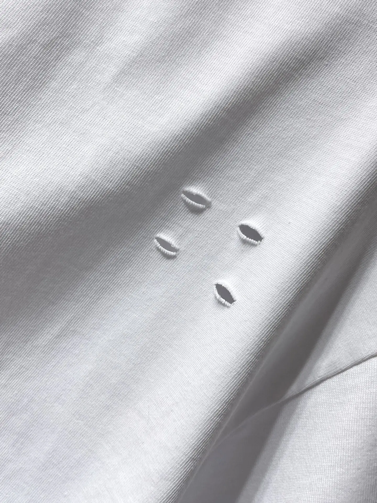 Distressed Cross Hardware T-Shirt D11011623 — view 8