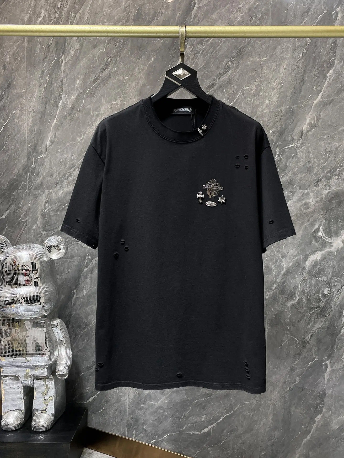 Distressed Cross Embellished T-Shirt D11011622 — view 2