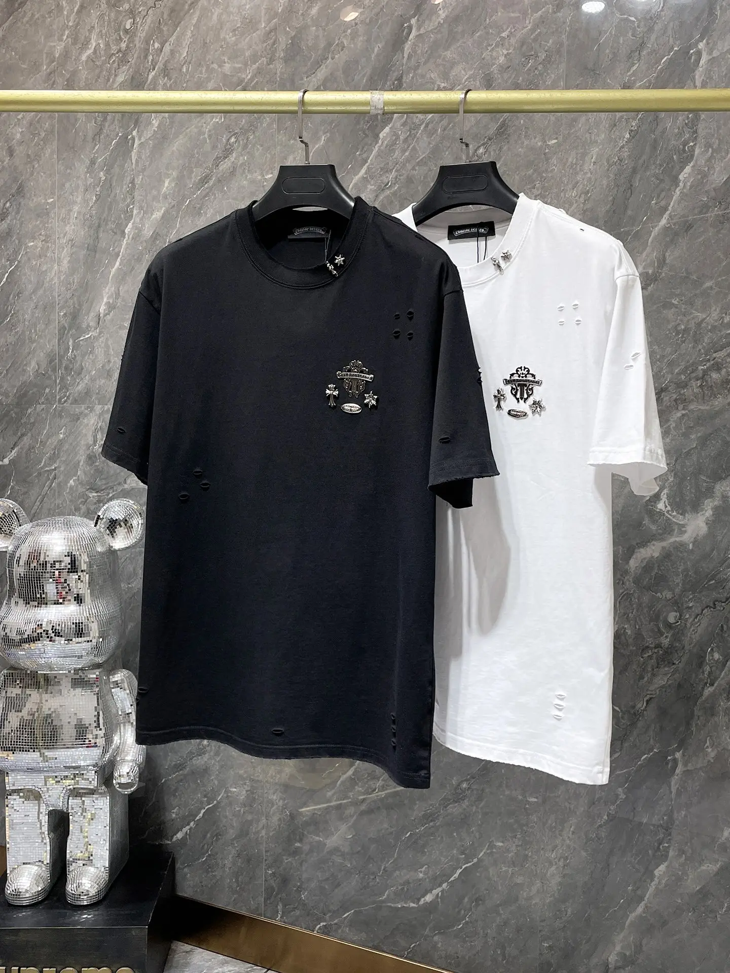 Distressed Cross Embellished T-Shirt D6015455