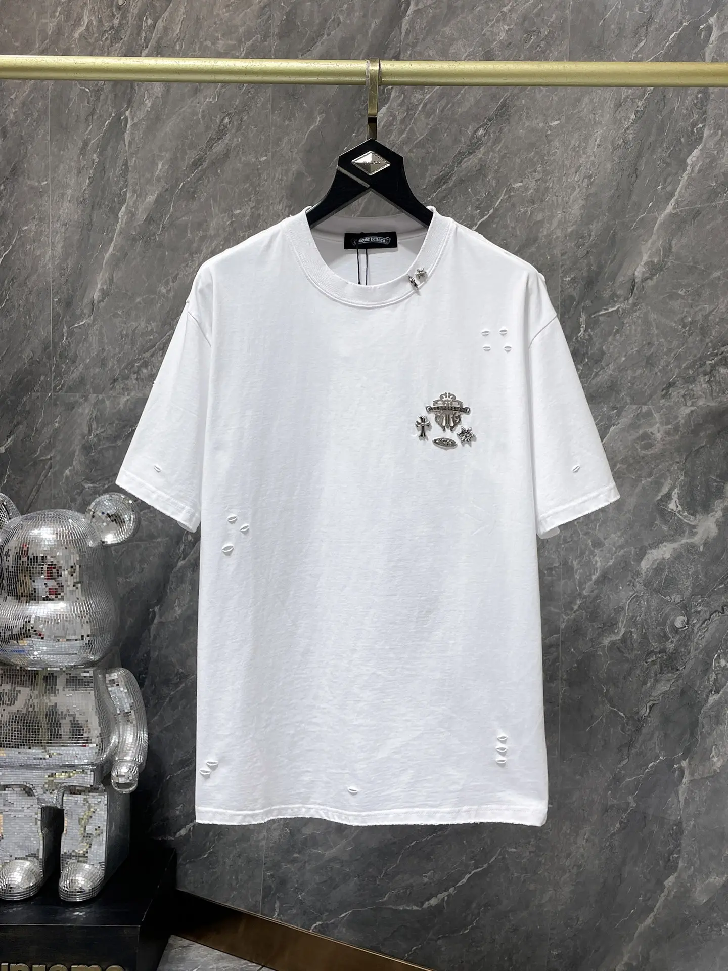 Distressed Cross Embellished T-Shirt D6015455 — view 2