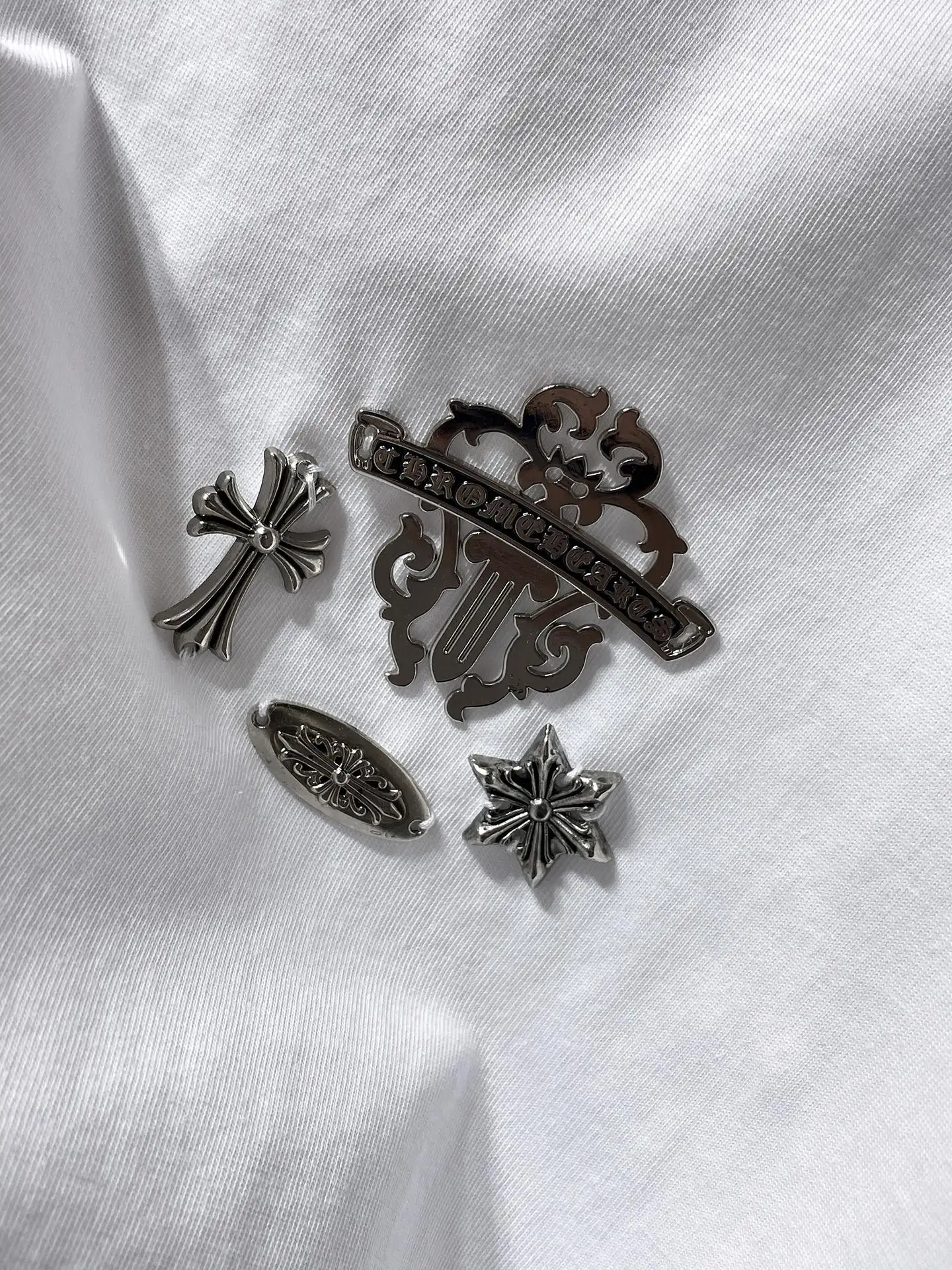 Distressed Cross Embellished T-Shirt D6015455 — view 6