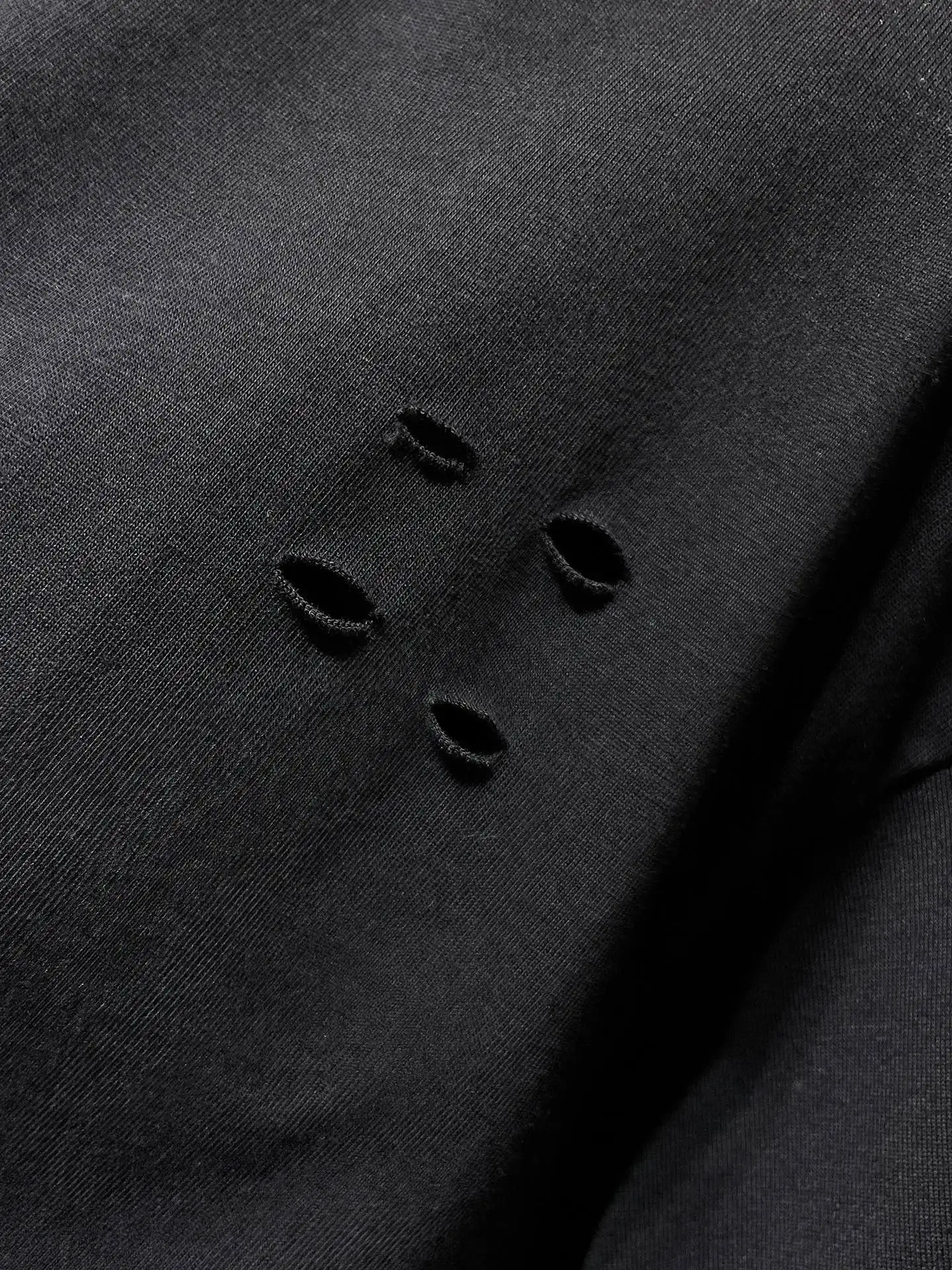 Distressed Cross Embellished T-Shirt D6015454 — view 7