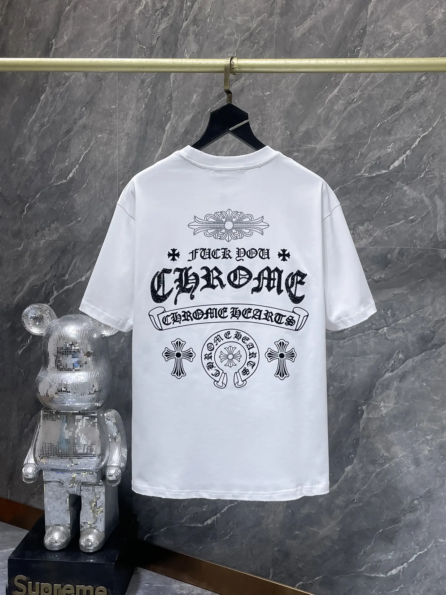 Rhinestone Horseshoe Logo T-Shirt D12011618 — view 2