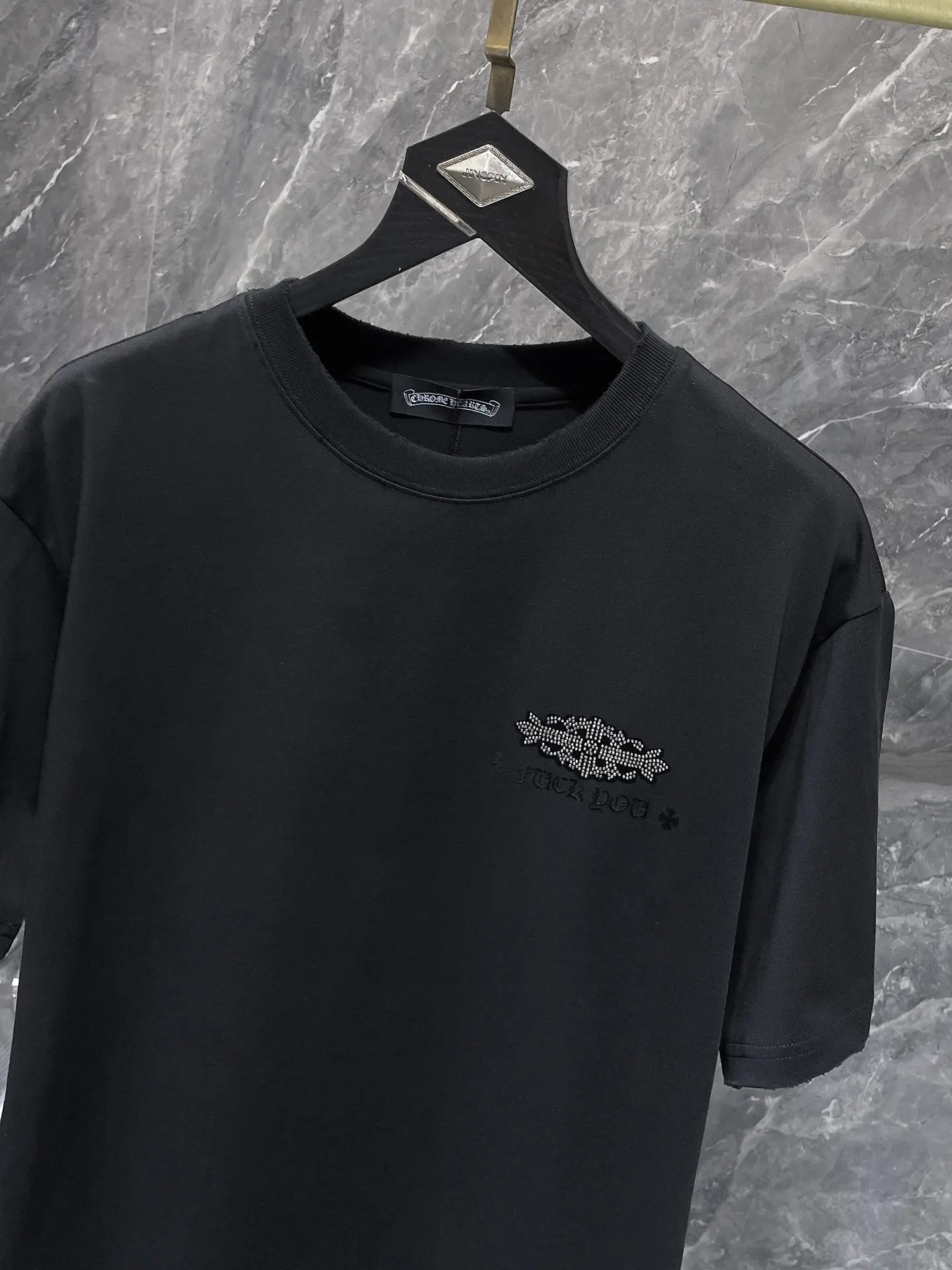 Rhinestone Horseshoe Cross T-Shirt D7015453 — view 3