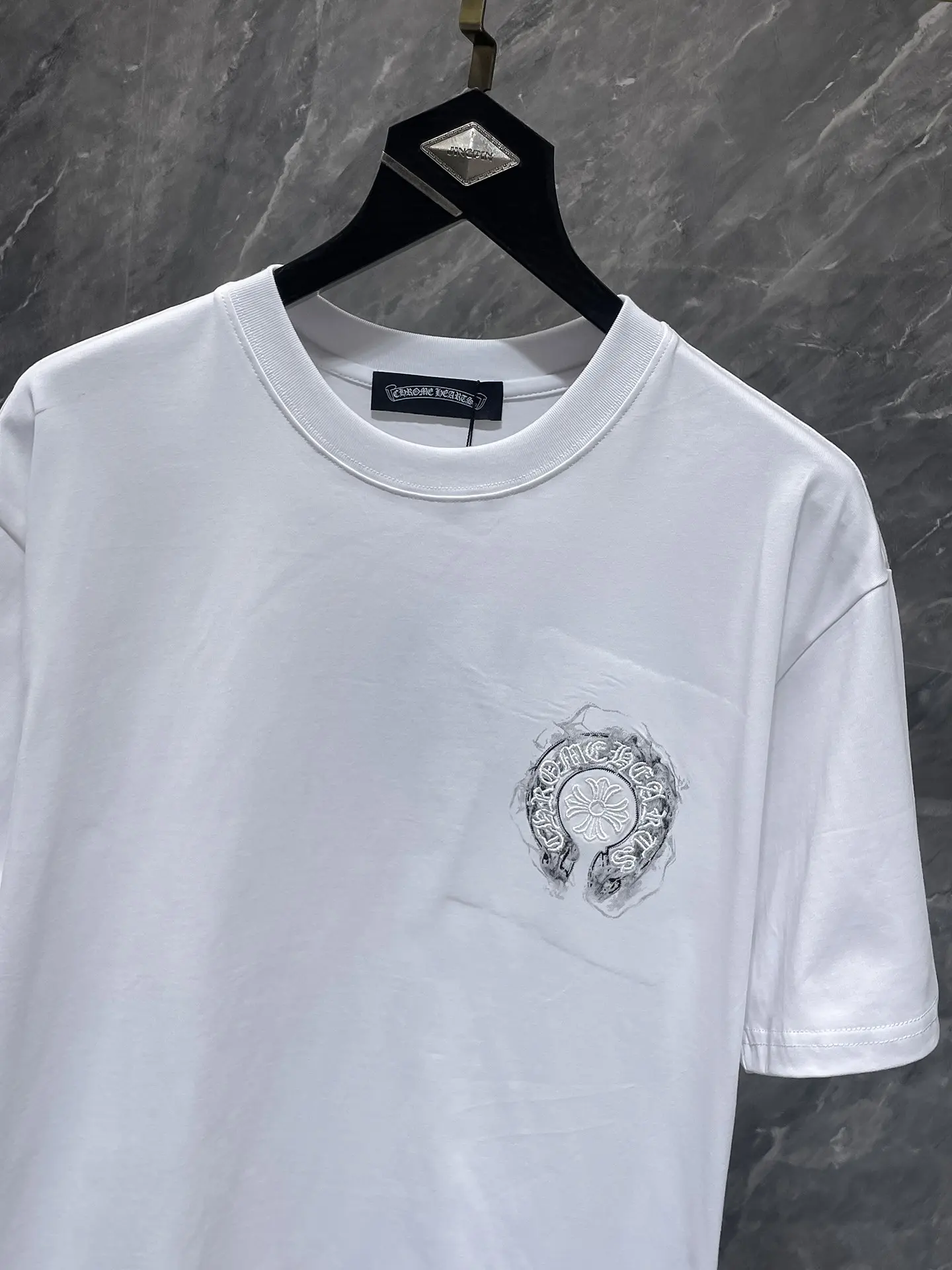 Horseshoe Cross Embroidered Cotton T-Shirt D11811597 — view 4